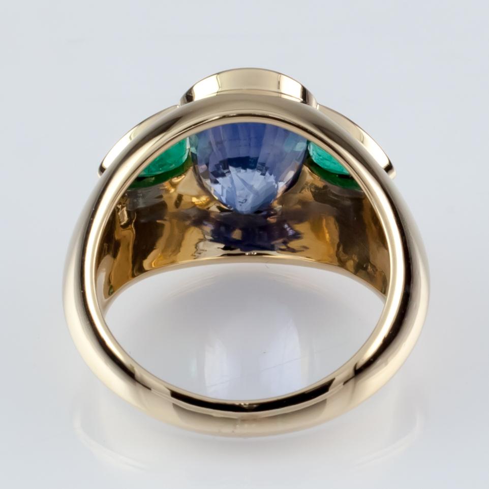 Natural Sapphire and Emerald 18 Karat Yellow Gold Ring with GIA Certified For Sale 1