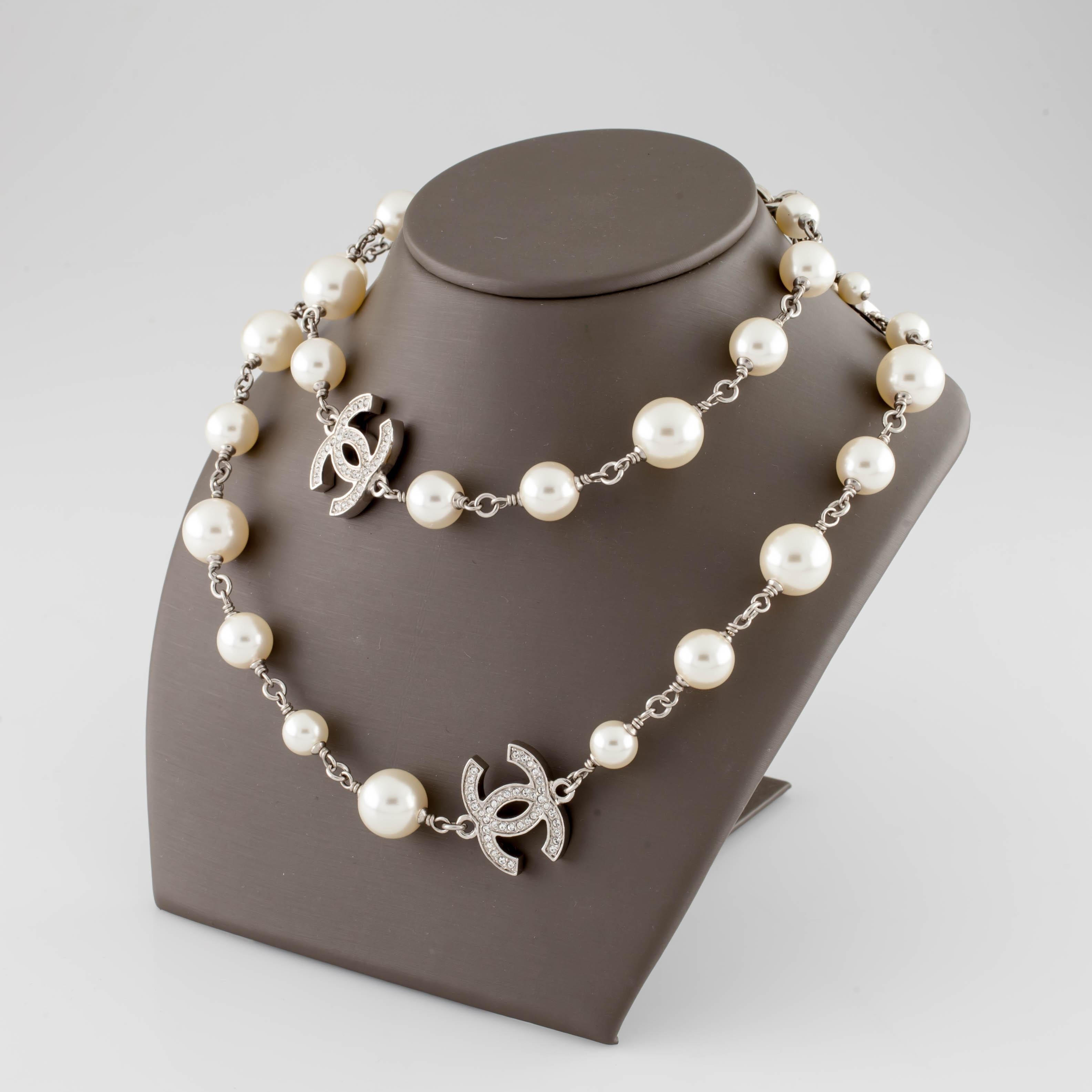 Gorgeous Glass Pearl Necklace by Chanel
Features 5 