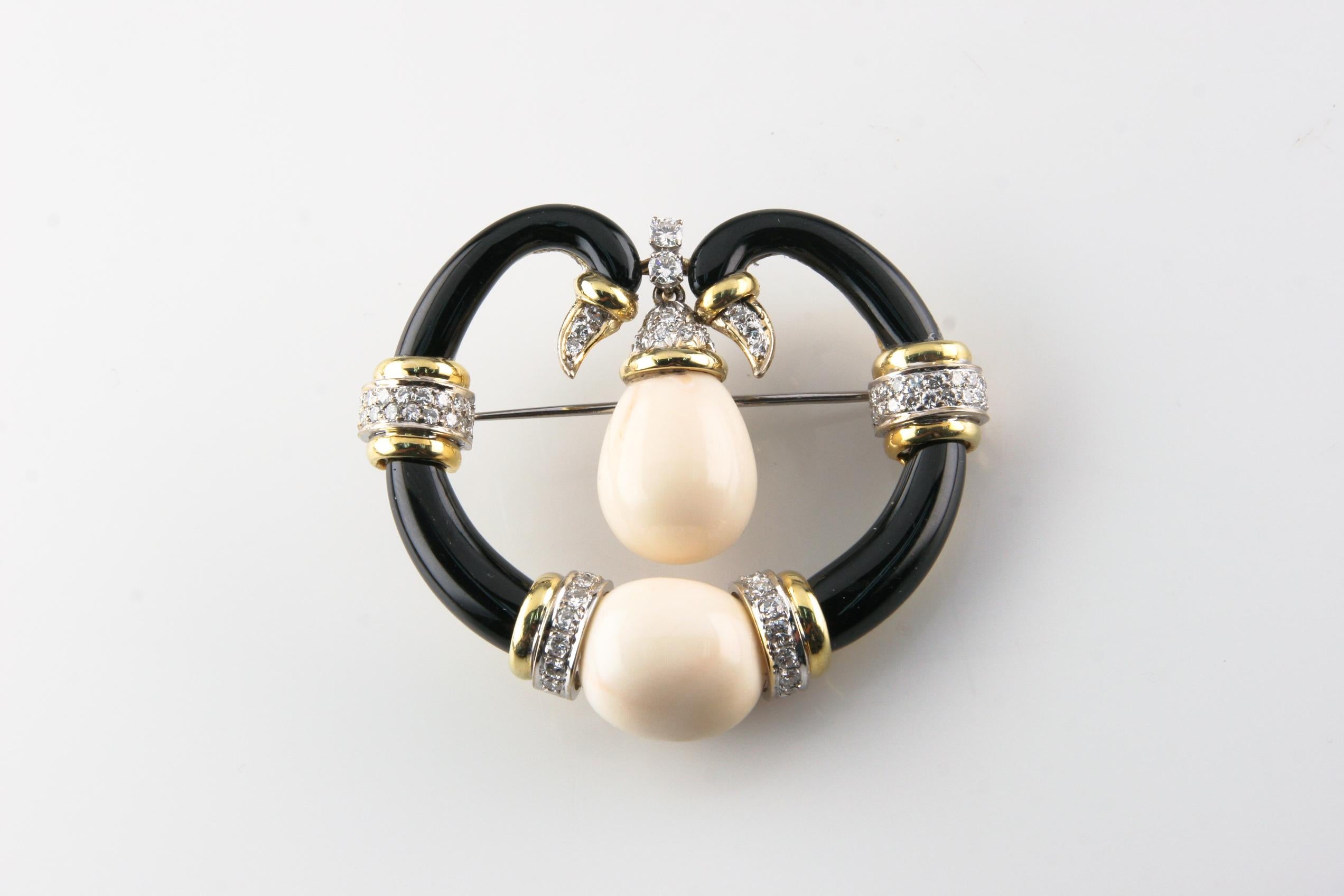 One electronically tested ladies cast & assembled chalcedony & diamond brooch

Bright Finish
Good Condition
Ladies Black Plastique & 18k Yellow Gold Chalcedony and Diamond Brooch
The black plastique brooch features two chalcedony spheres set above