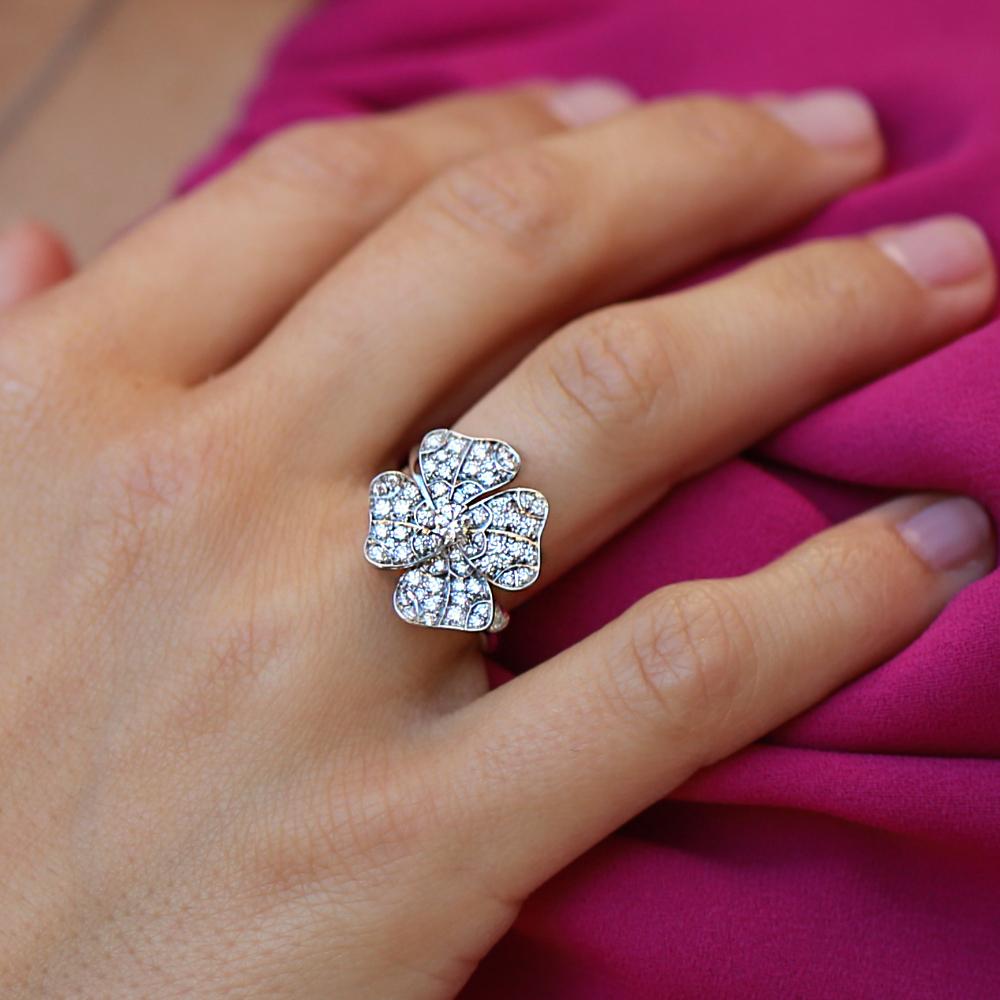Women's 18 Karat White Gold White Diamonds Orange Sapphires Ring For Sale