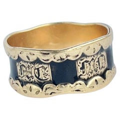 Anillo de luto victoriano de esmalte y oro de 18 quilates