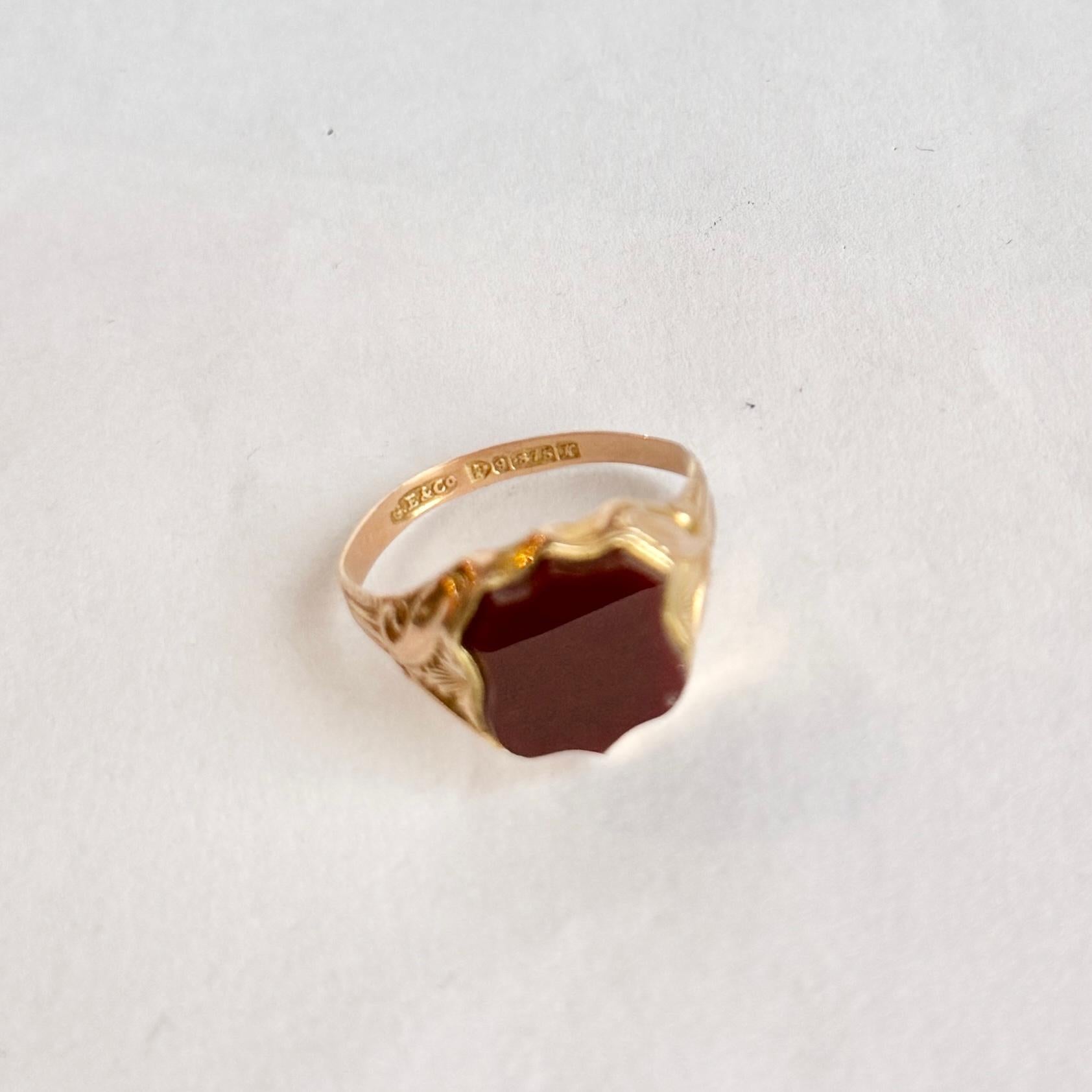Women's or Men's Art Deco Carnelian and 9 Carat Gold Signet Ring For Sale
