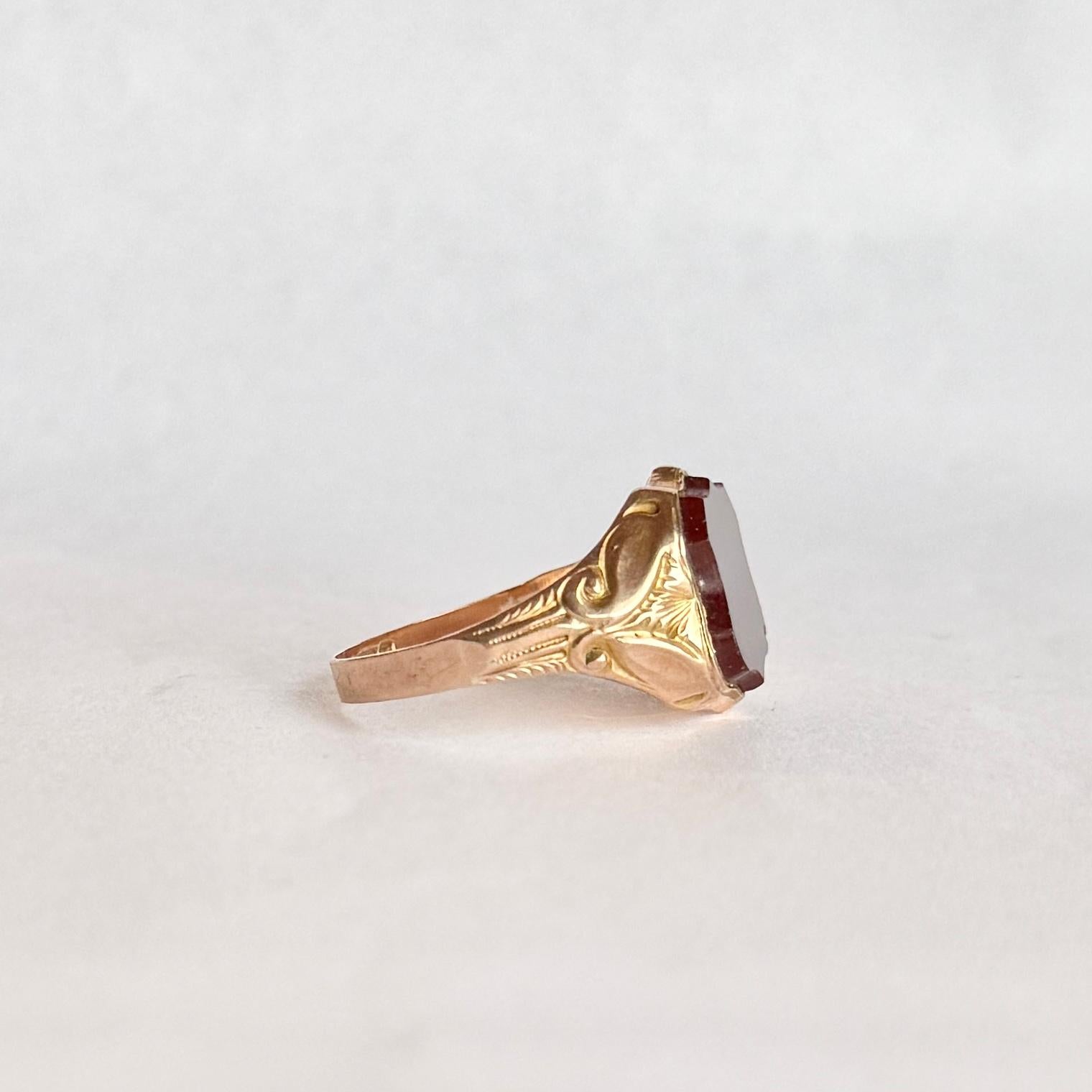 Art Deco Carnelian and 9 Carat Gold Signet Ring In Good Condition For Sale In Chipping Campden, GB