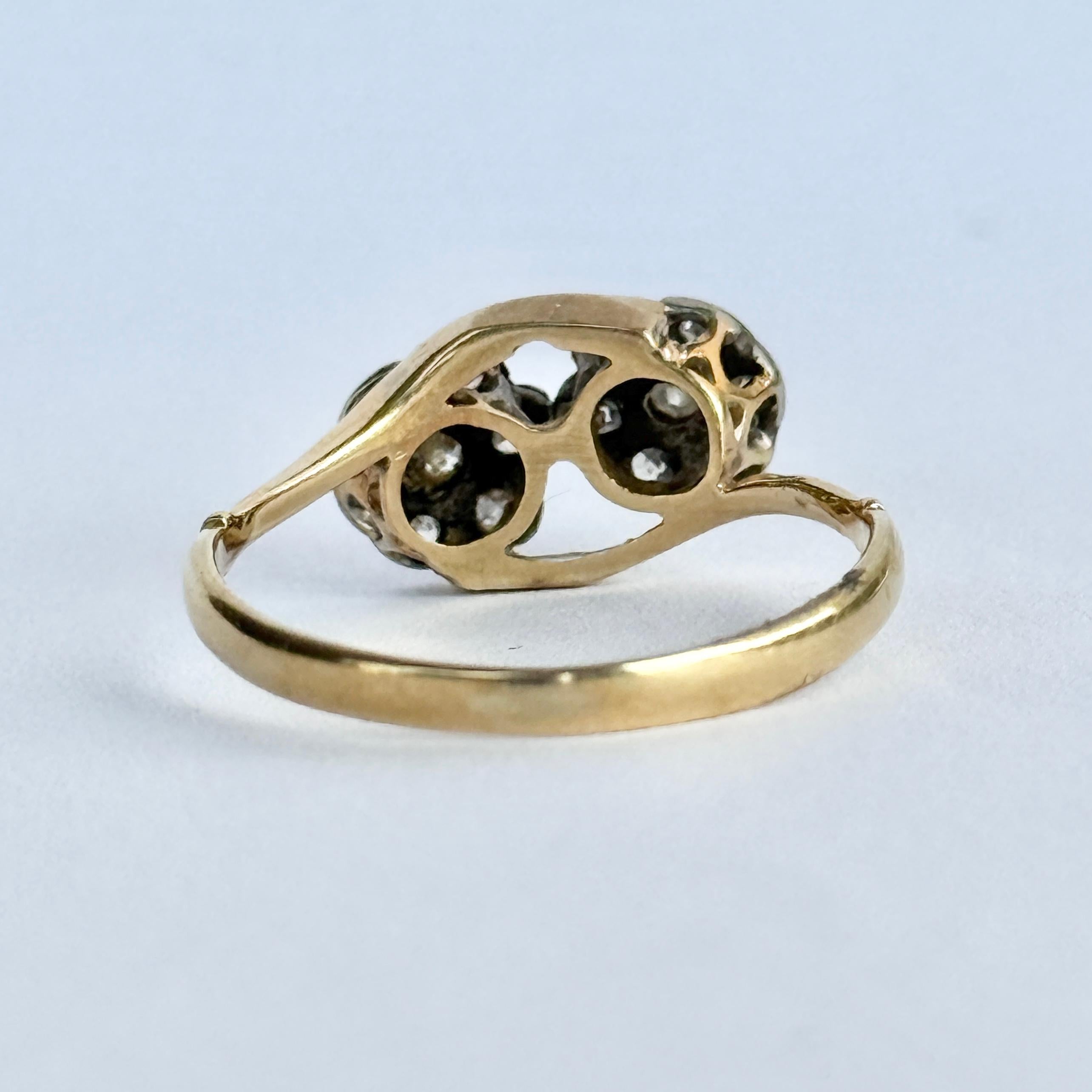 Bague édouardienne à double grappe de diamants et de 18 carats Unisexe en vente