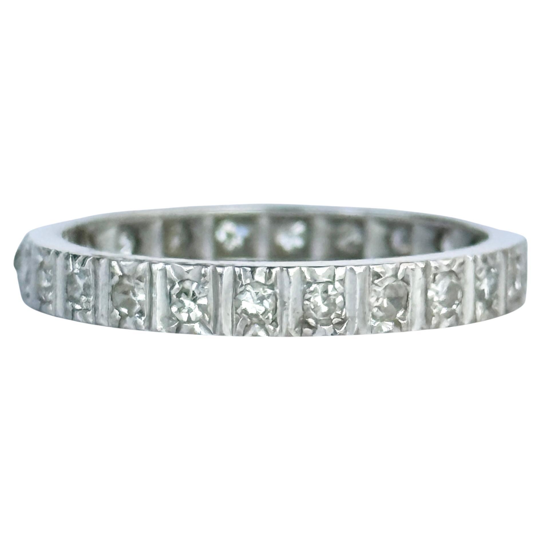 Vintage Diamond und 18 Karat Weißgold Eternity Band