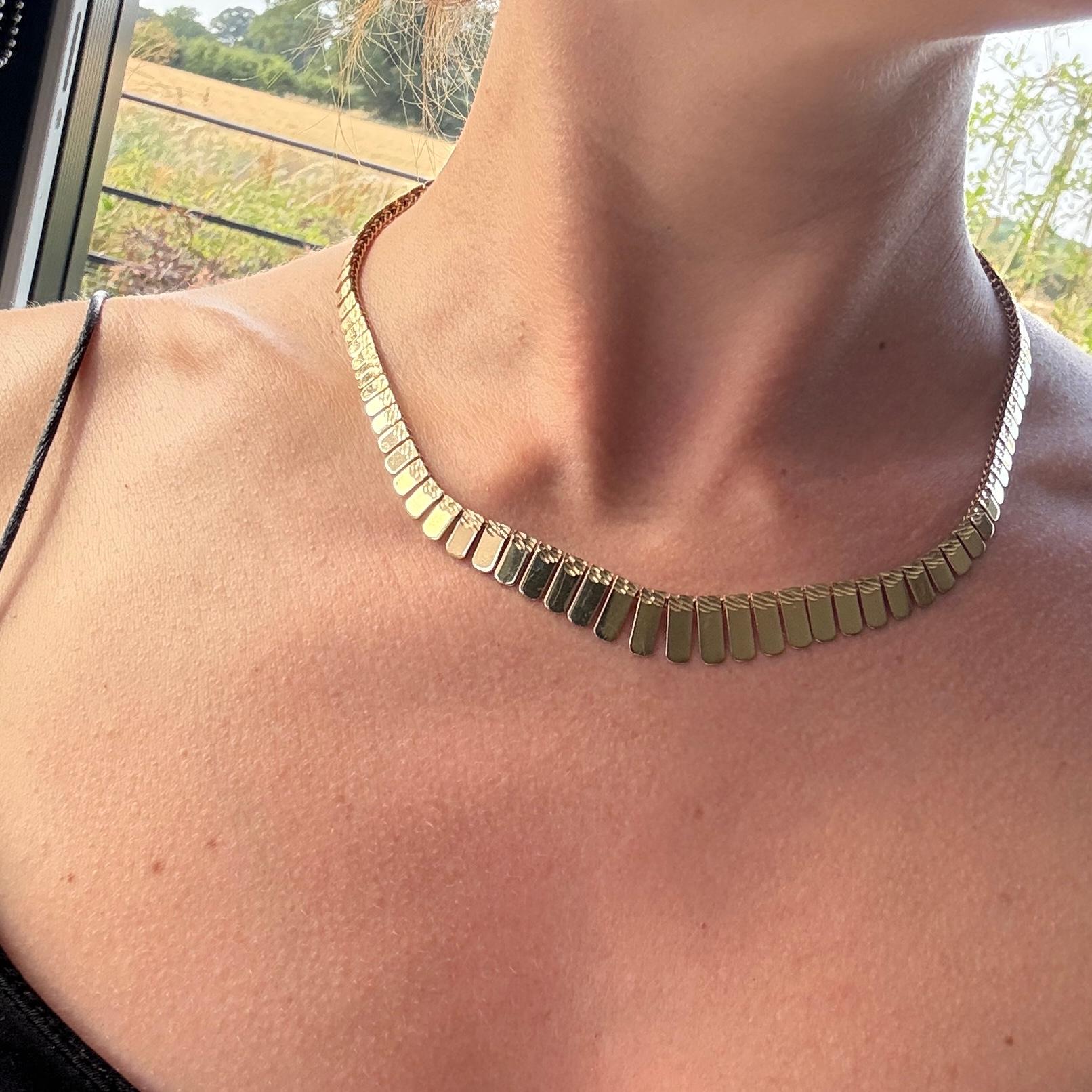 Moderno Collana d'epoca con catena d'oro a 9 carati in vendita