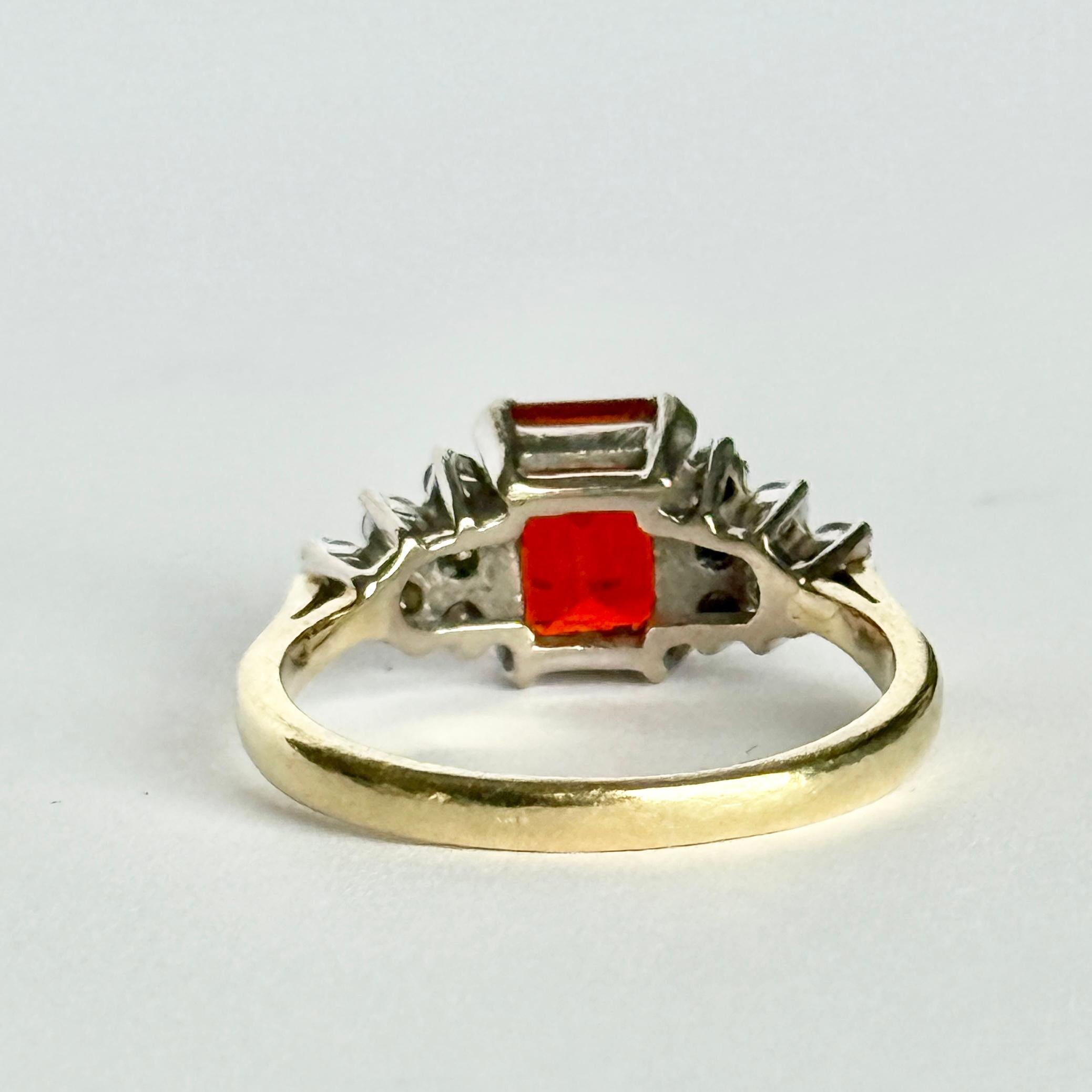 Vintage Feuer Opal und Diamant 18 Karat Cluster Ring im Zustand „Gut“ im Angebot in Chipping Campden, GB