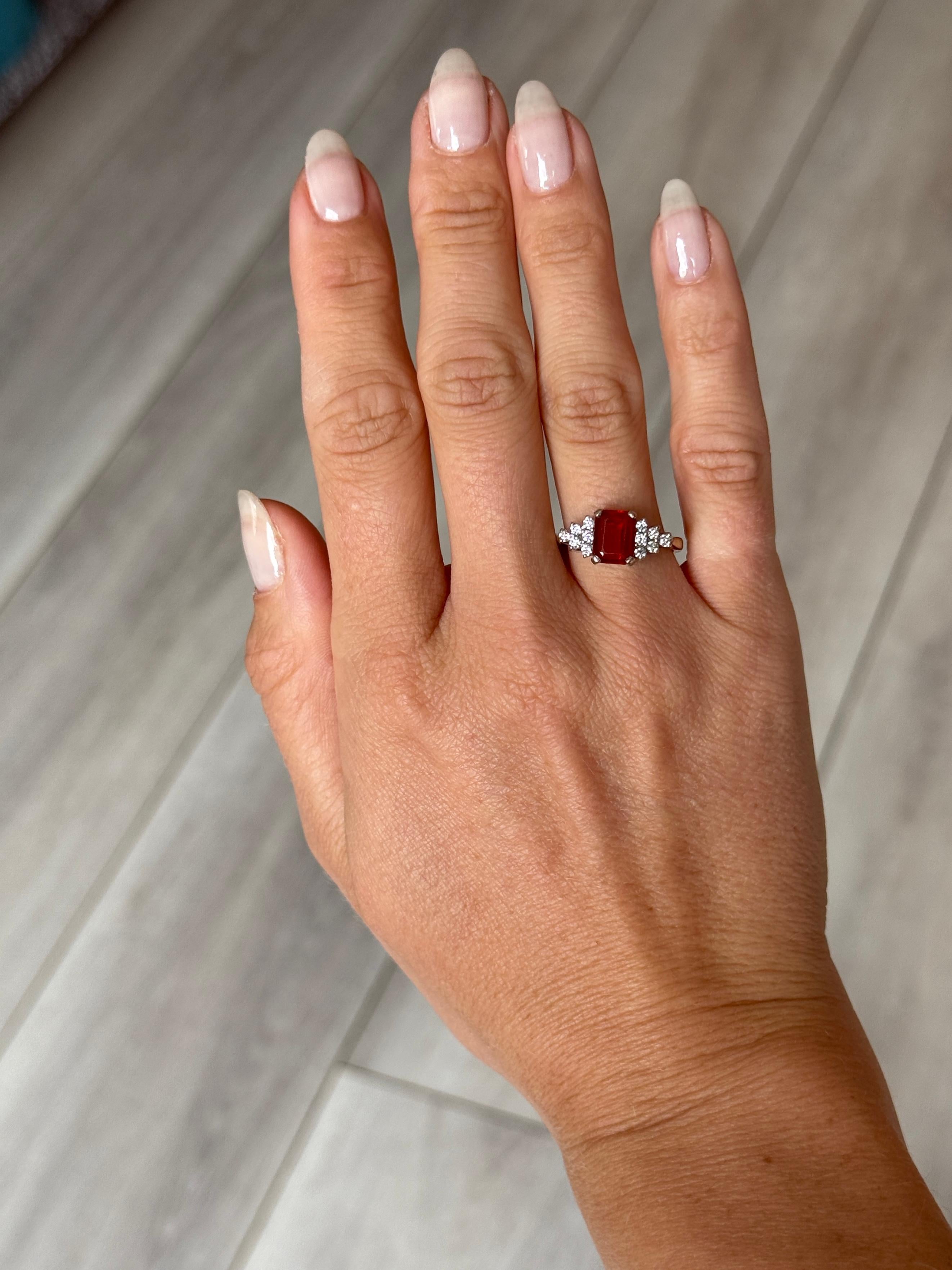 Vintage Feuer Opal und Diamant 18 Karat Cluster Ring (Moderne) im Angebot