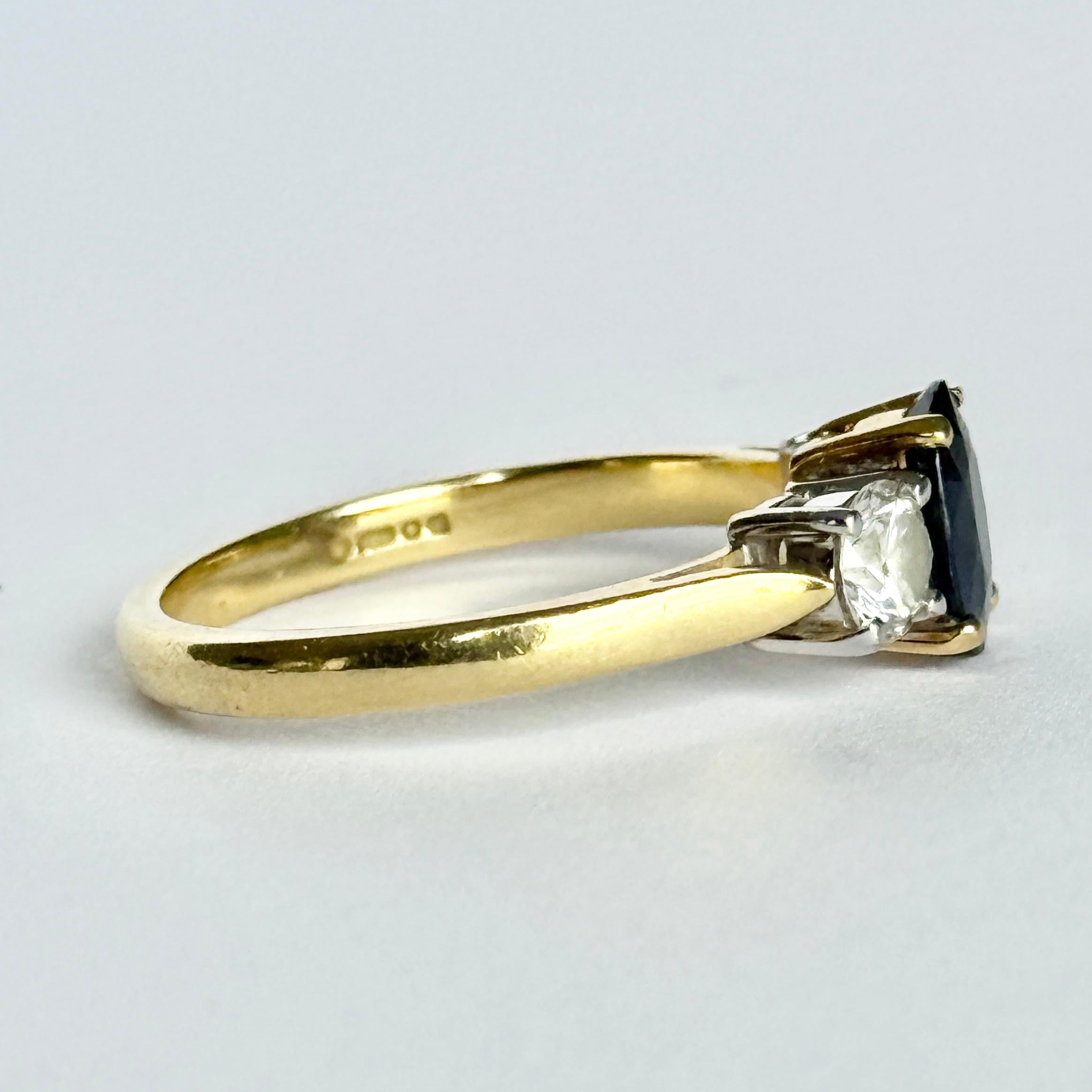 Anello a tre pietre in oro 18 carati con zaffiro e diamante vintage in vendita 1