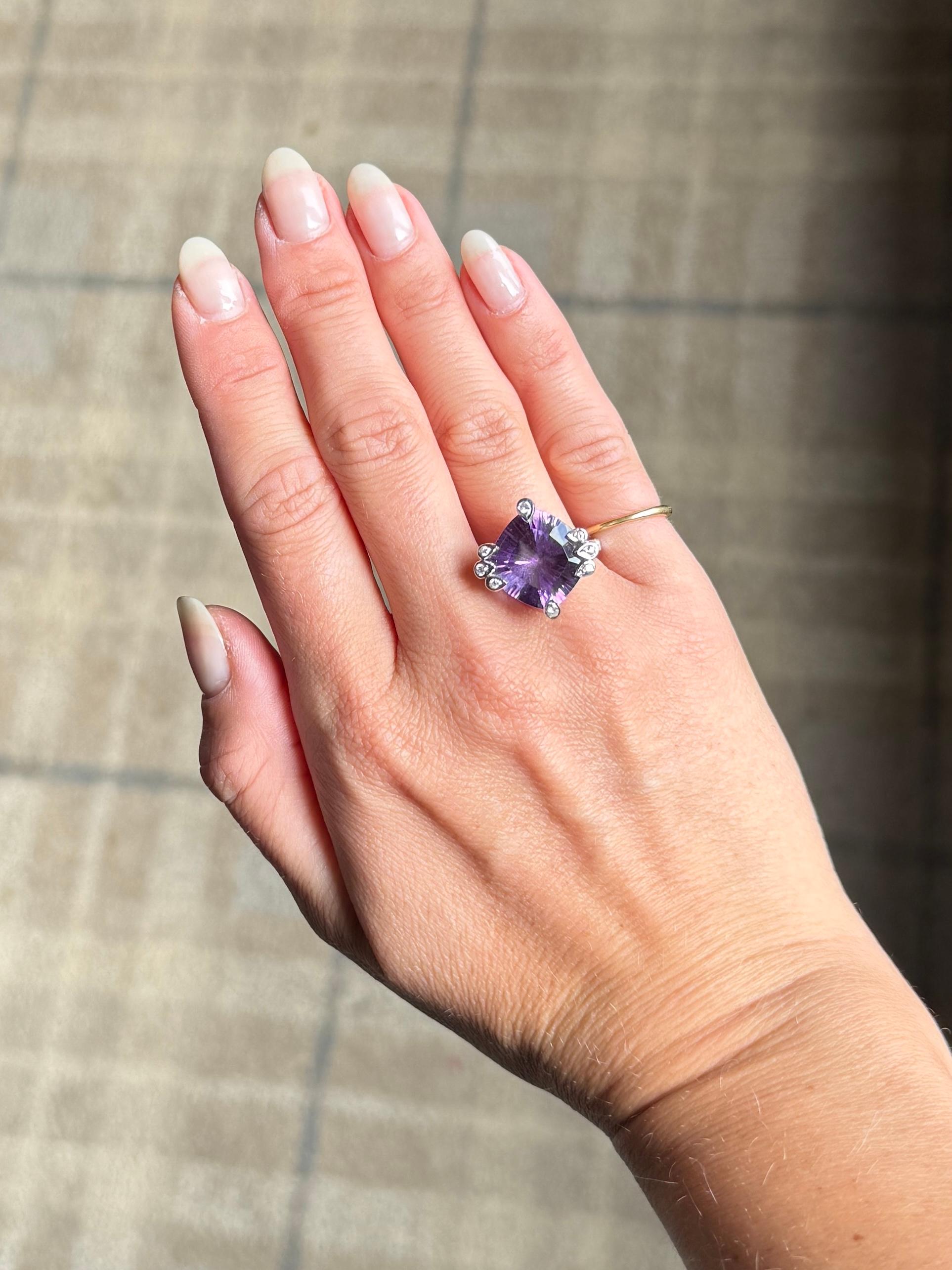 Quadrato Anello astratto d'epoca con ametista e diamante in oro bianco 18 carati in vendita