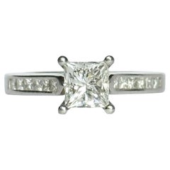 Anillo vintage de platino y diamantes talla princesa