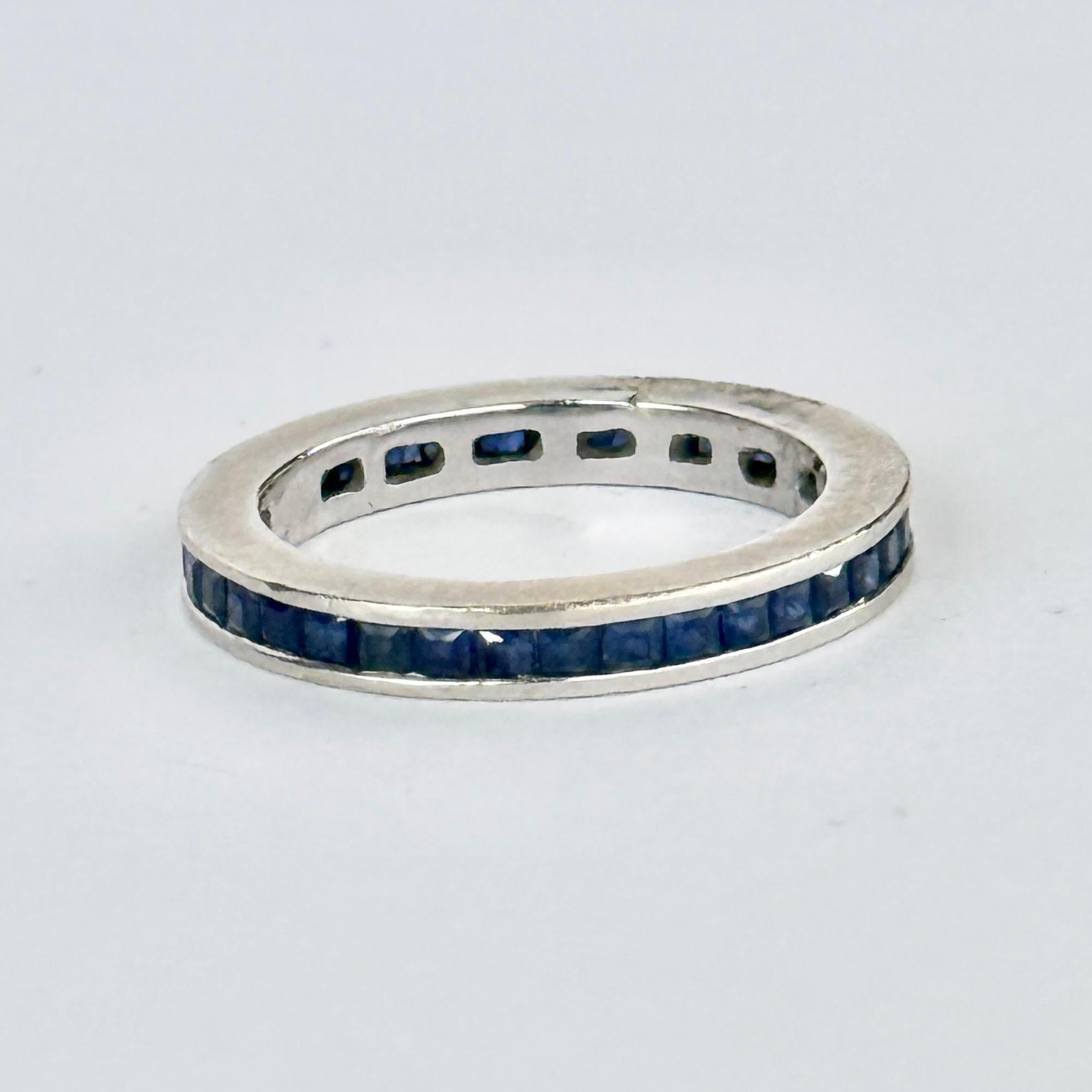 Vintage Saphir und 18 Karat Weißgold Eternity Band im Zustand „Gut“ im Angebot in Chipping Campden, GB