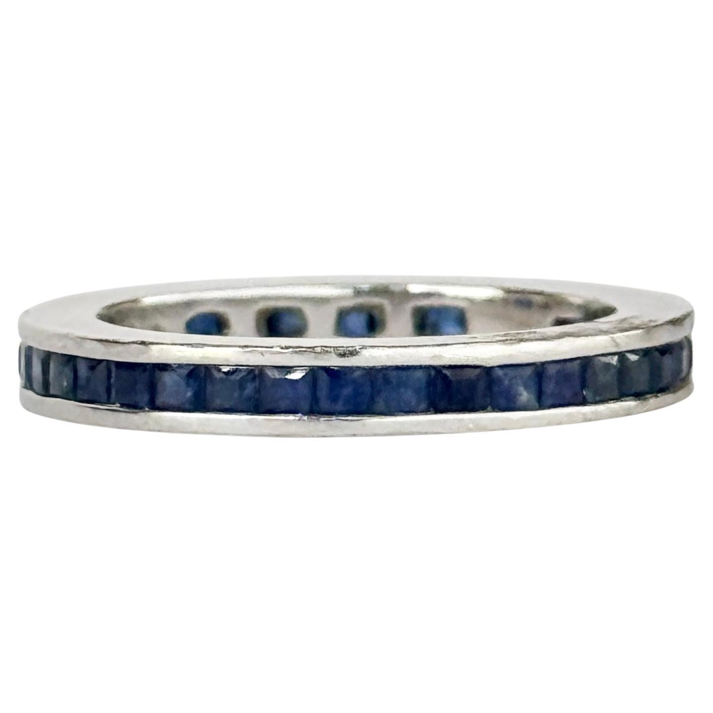 Vintage Saphir und 18 Karat Weißgold Eternity Band im Angebot