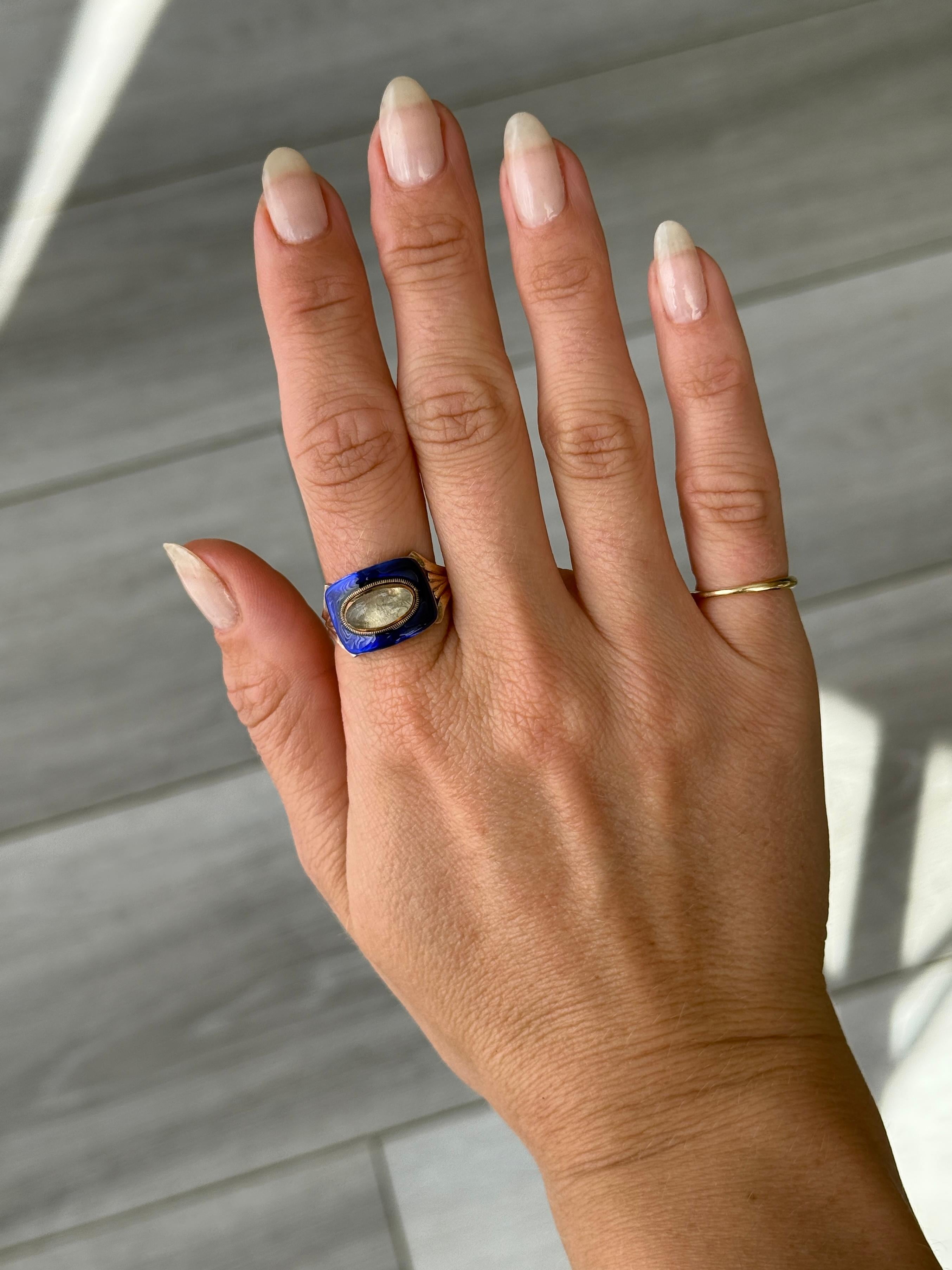 Anillo victoriano de oro de 9 quilates con esmalte azul y cristal Victoriano en venta