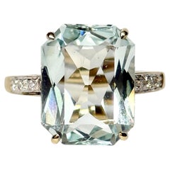 Certified Aquamarine and Diamond 18 Carat Gold Solitaire Ring
