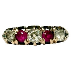 Dreisteiniger edwardianischer Rubin- und Diamantring aus 18 Karat Gold