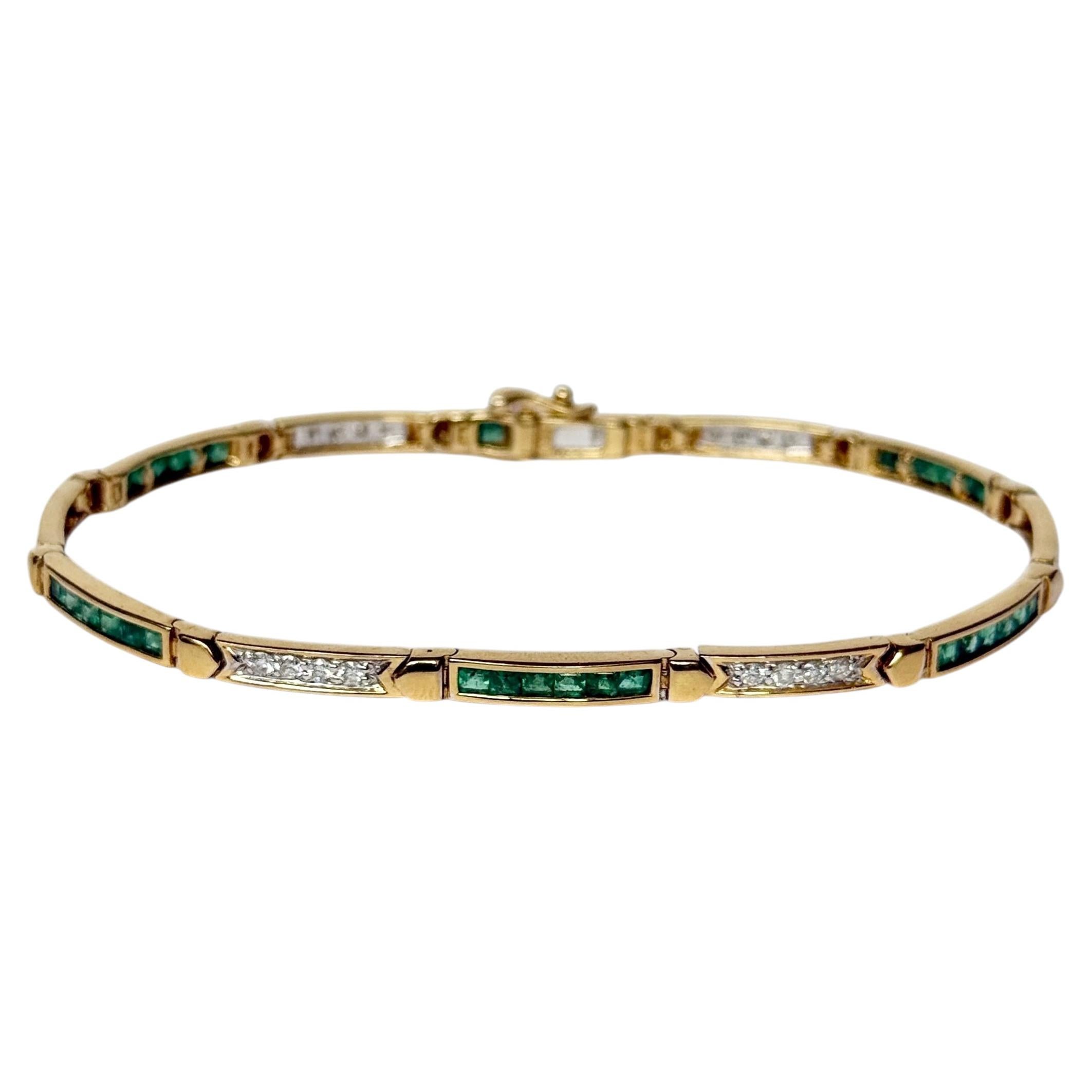 Vintage Diamond and Emerald 18 Carat Gold Bracelet For Sale