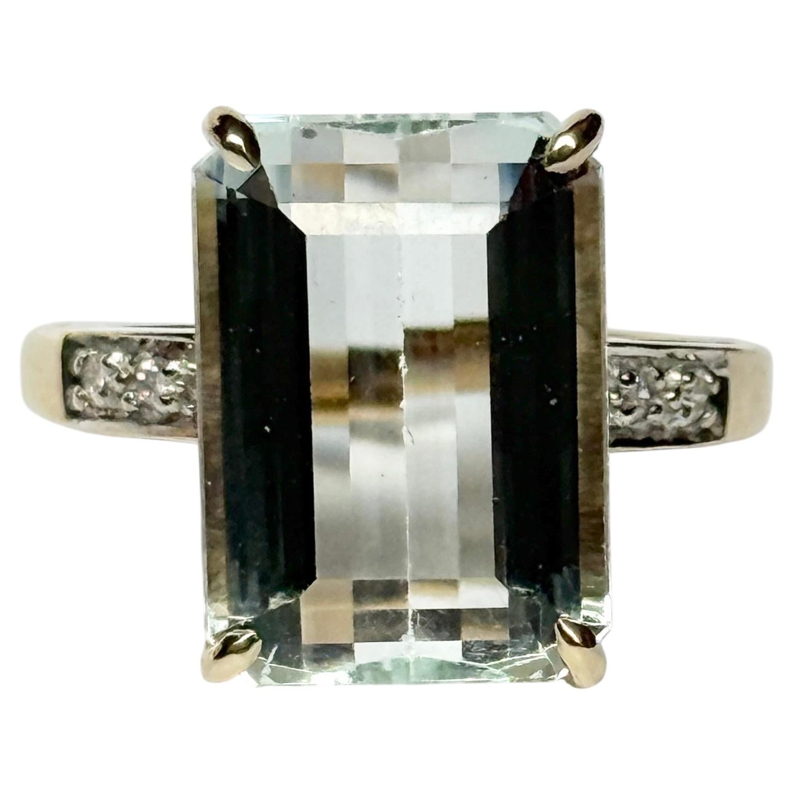 Anillo solitario vintage de oro de 9 quilates con aguamarina y diamantes en venta