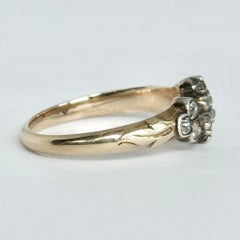 Cluster-Ring mit einem Diamanten im georgischen Old-Mine-Schliff und 9-Karat-Gold
