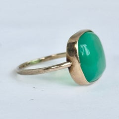 Anillo de sello vintage con calcedonia verde y oro de 9 quilates