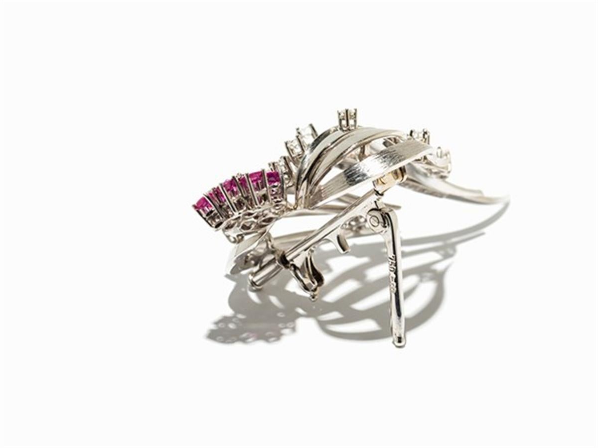 Rubies and Diamonds Brooch Pendant, 18 Karat White Gold For Sale 1