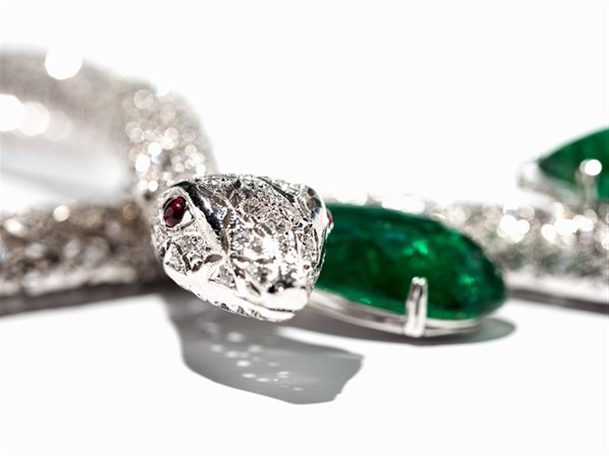 Emerald Drops Snake Necklace of 26.53 Carat and 21.31 Carat Diamonds In Good Condition In Bad Kissingen, DE