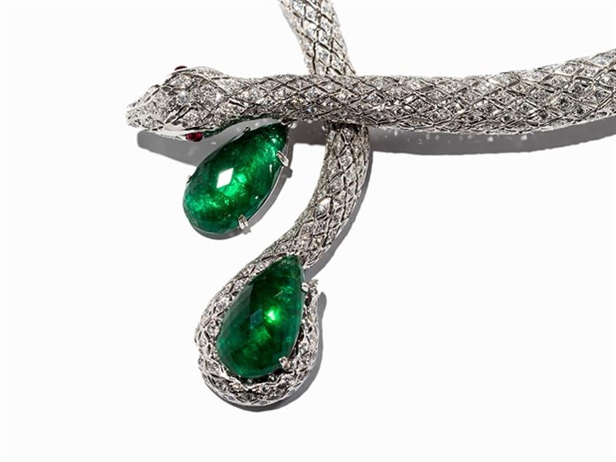 Emerald Drops Snake Necklace of 26.53 Carat and 21.31 Carat Diamonds 2