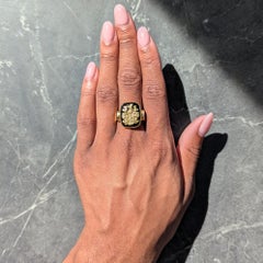 1970's Onyx 18 Karat Yellow Gold Vintage Heraldic Crest Unisex Signet Ring