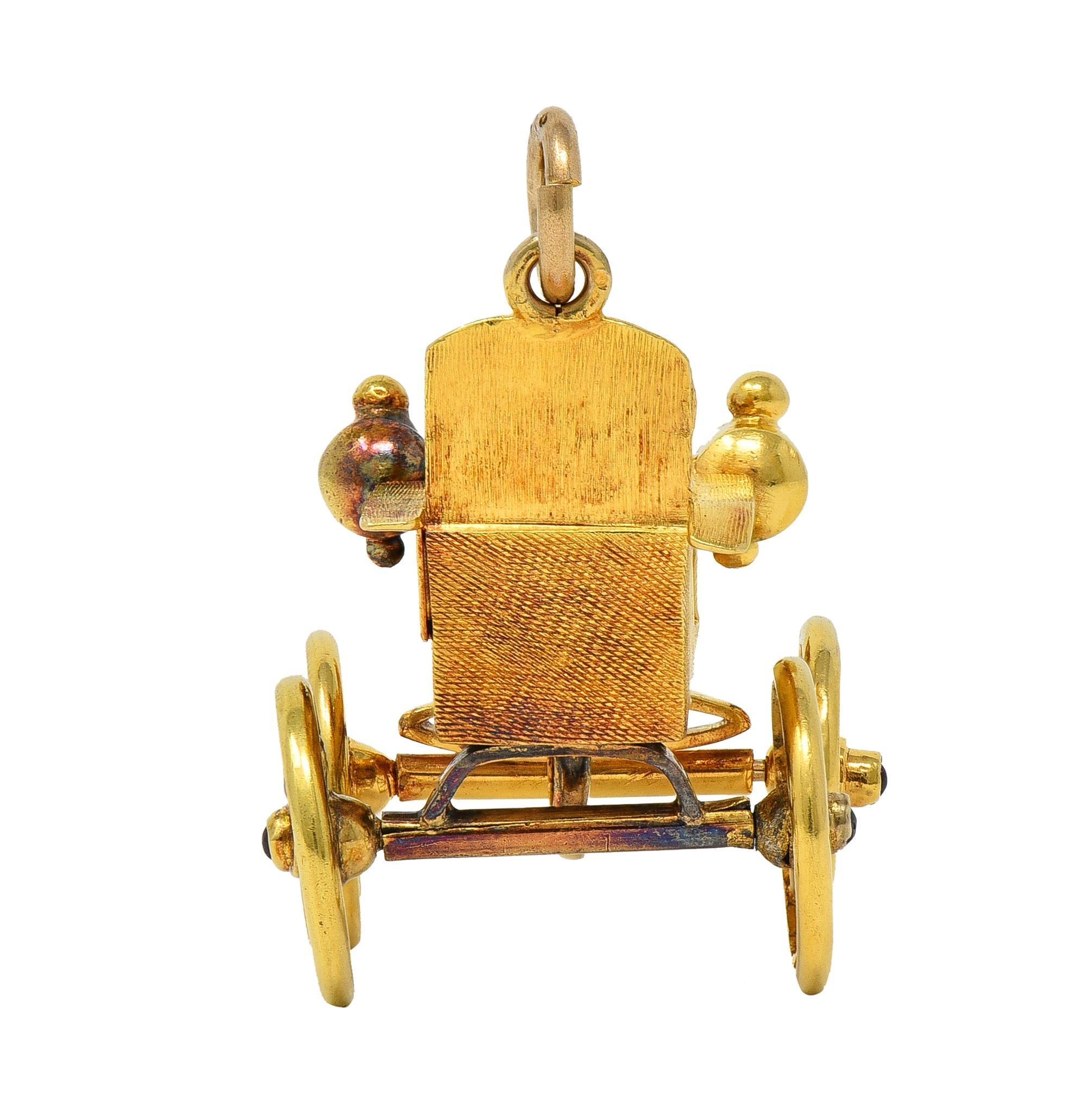 da uomo o donna Tiffany & Co. Ciondolo d'epoca in oro giallo 18 carati con rubino e auto Oldsmobile in vendita