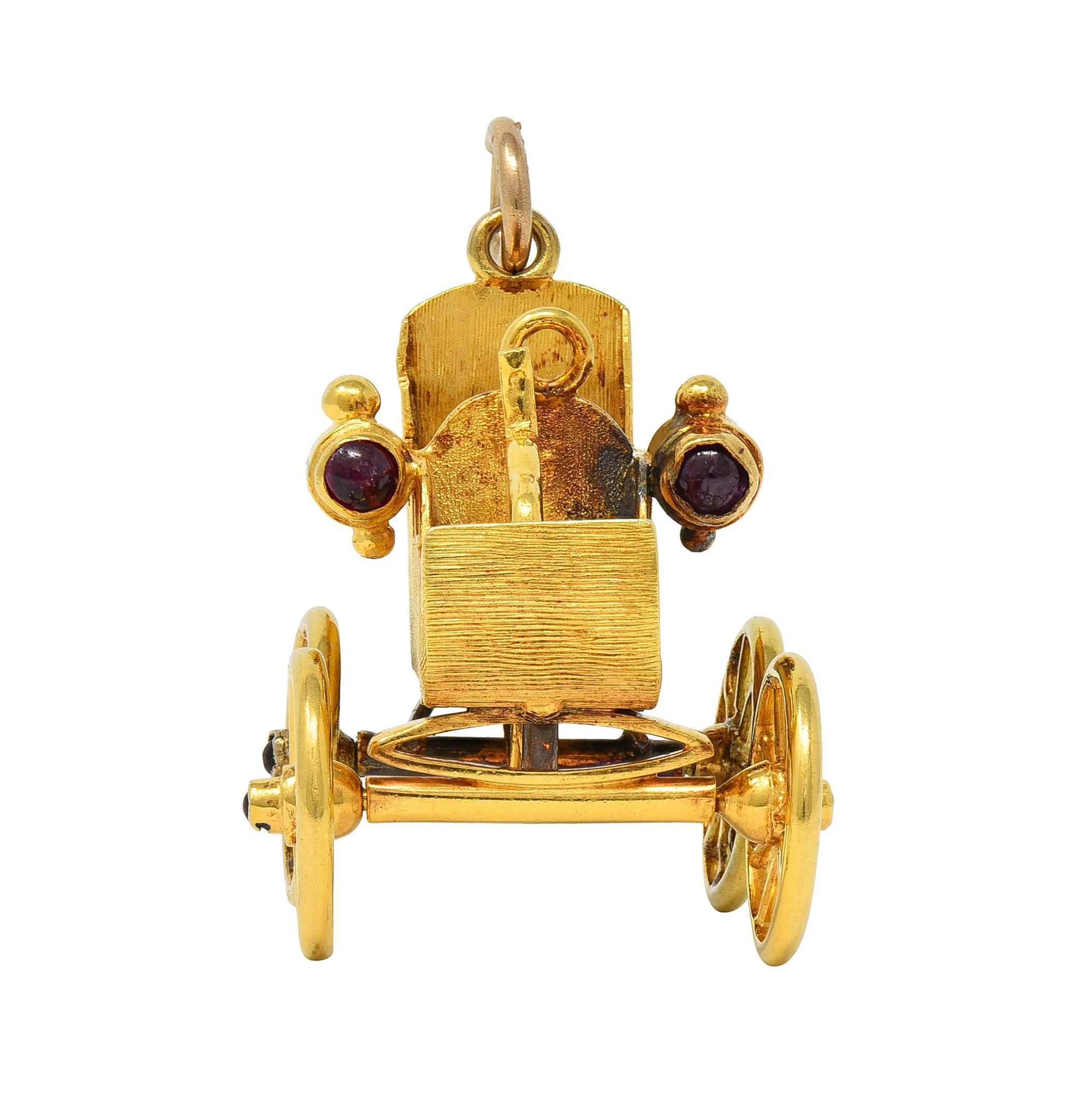 Tiffany & Co. Ciondolo d'epoca in oro giallo 18 carati con rubino e auto Oldsmobile in vendita 2
