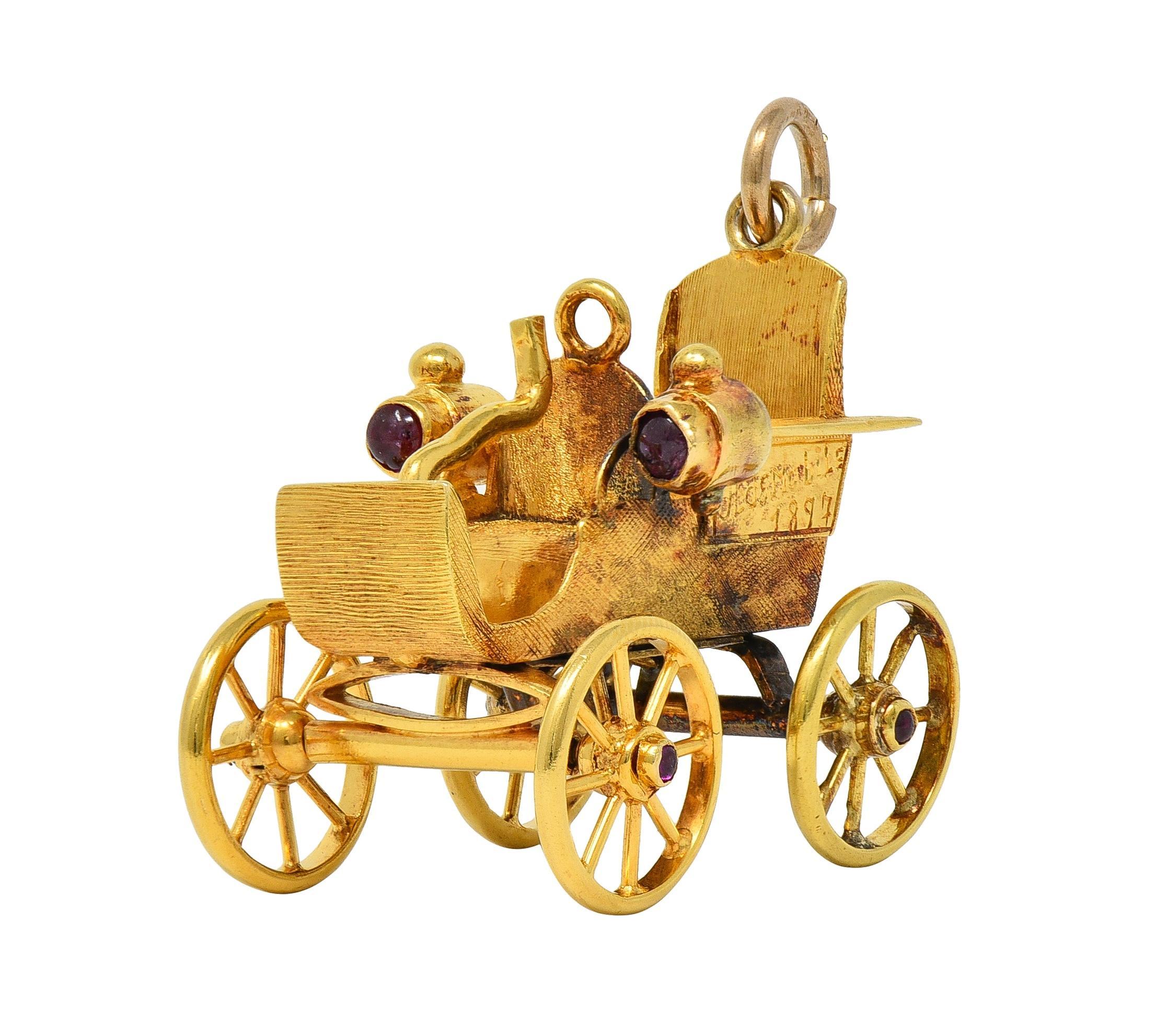 Tiffany & Co. Ciondolo d'epoca in oro giallo 18 carati con rubino e auto Oldsmobile in vendita 4