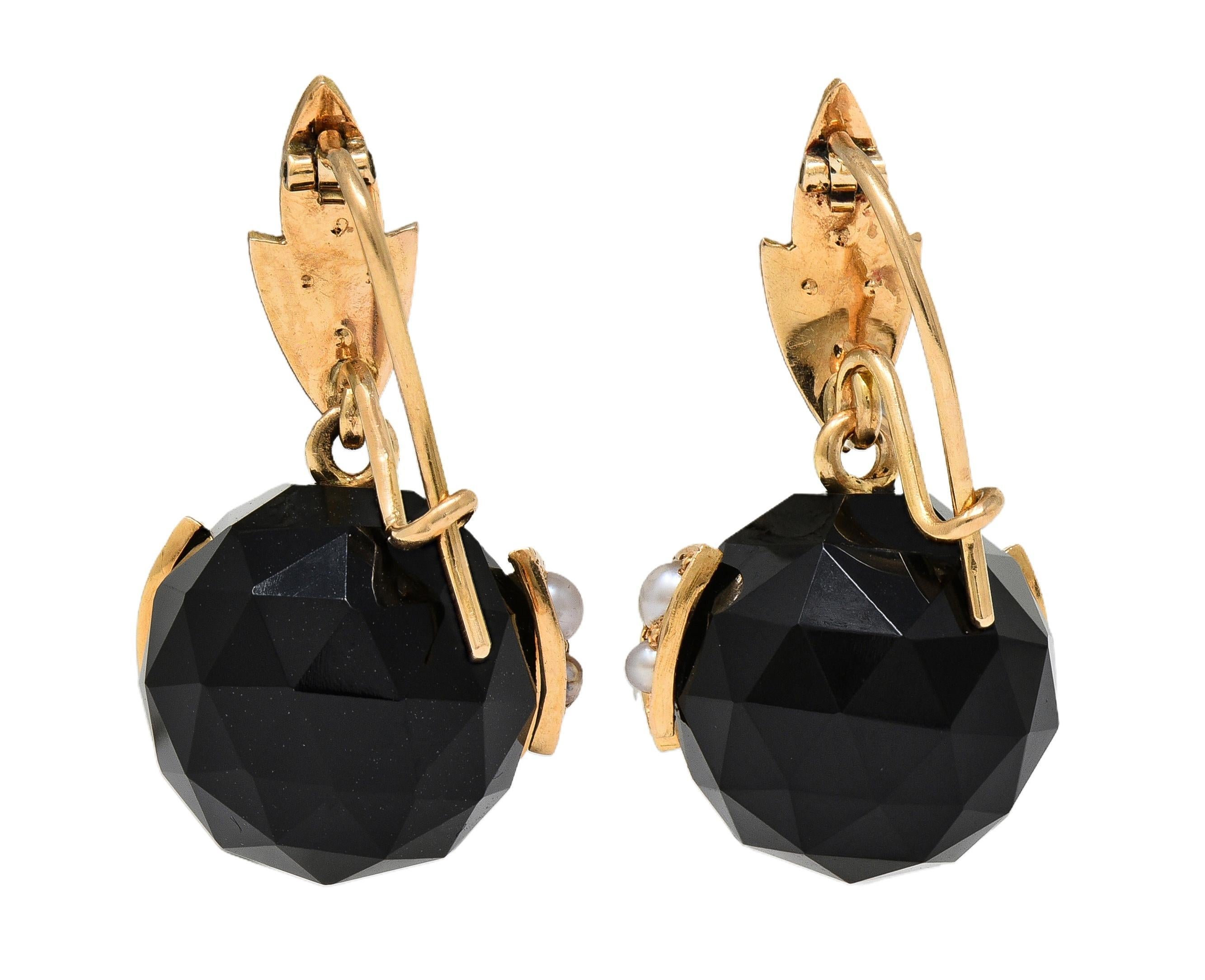 Taglio rotondo Orecchini a goccia vittoriani con perle e onice in oro giallo 14 kt. in vendita