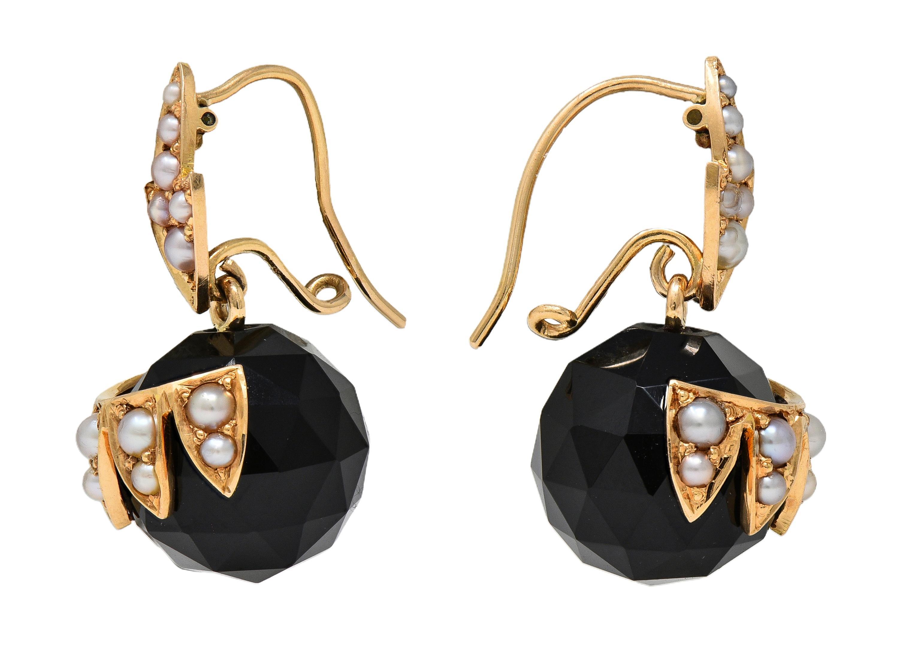 Orecchini a goccia vittoriani con perle e onice in oro giallo 14 kt. In condizioni ottime in vendita a Philadelphia, PA