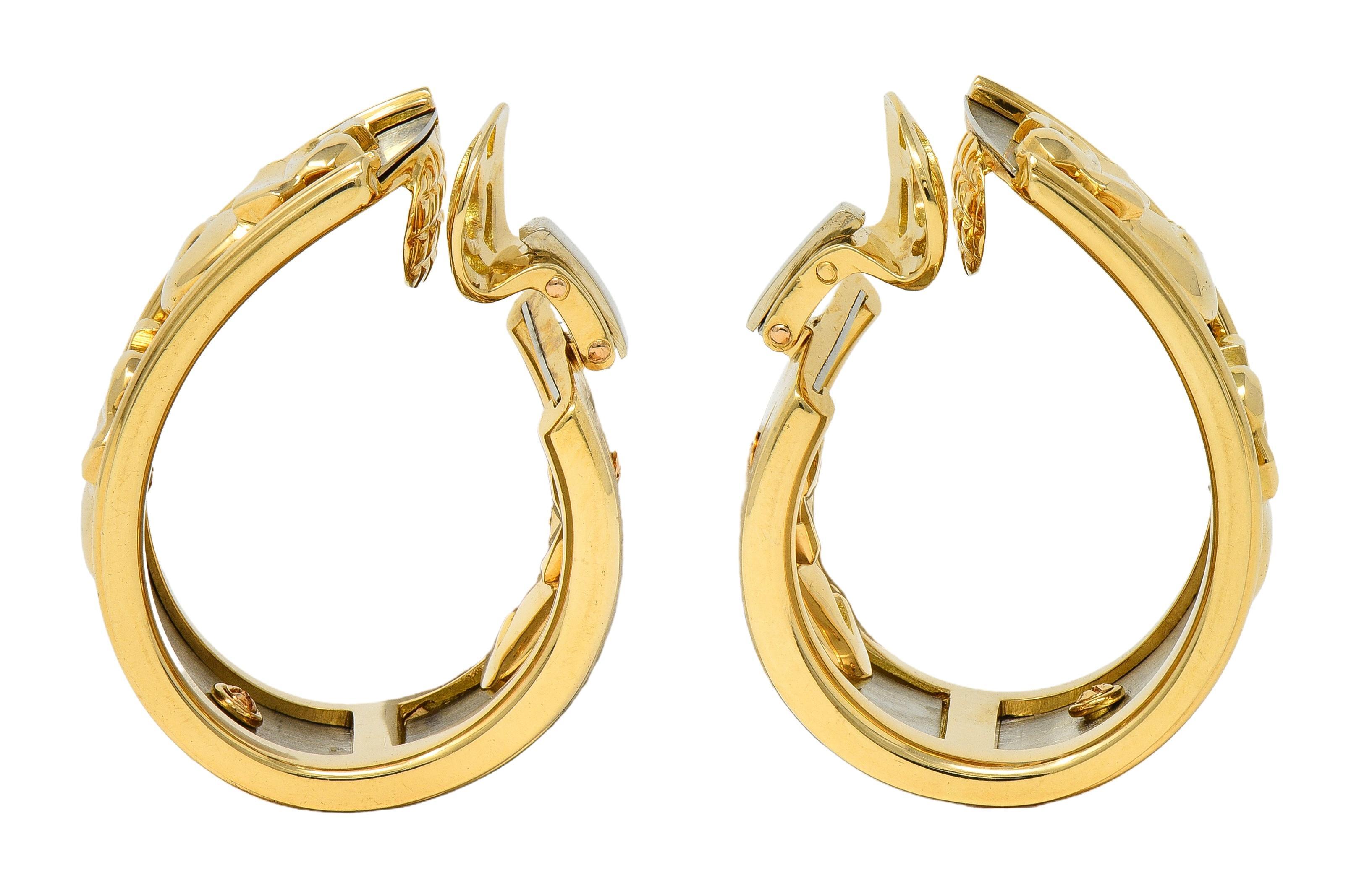 Taglio rotondo Cartier, orecchini a cerchio a J d'epoca in oro 18 carati con smeraldo degli anni '90, elefanti di Mahango in vendita