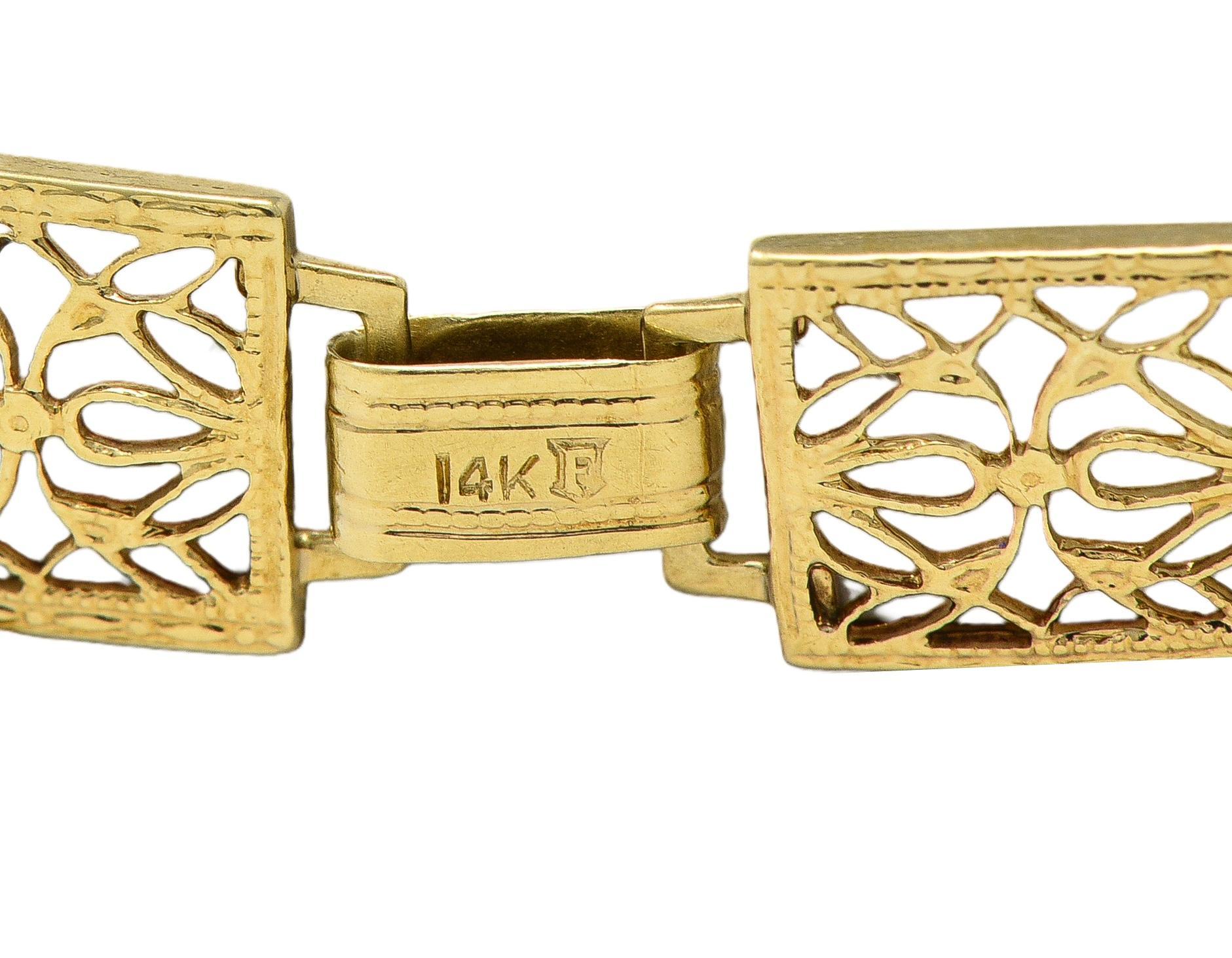 Fritzsche & Co. Bracciale Art Carved in giada scolpita in oro 14 carati con maglie floreali antiche In condizioni ottime in vendita a Philadelphia, PA