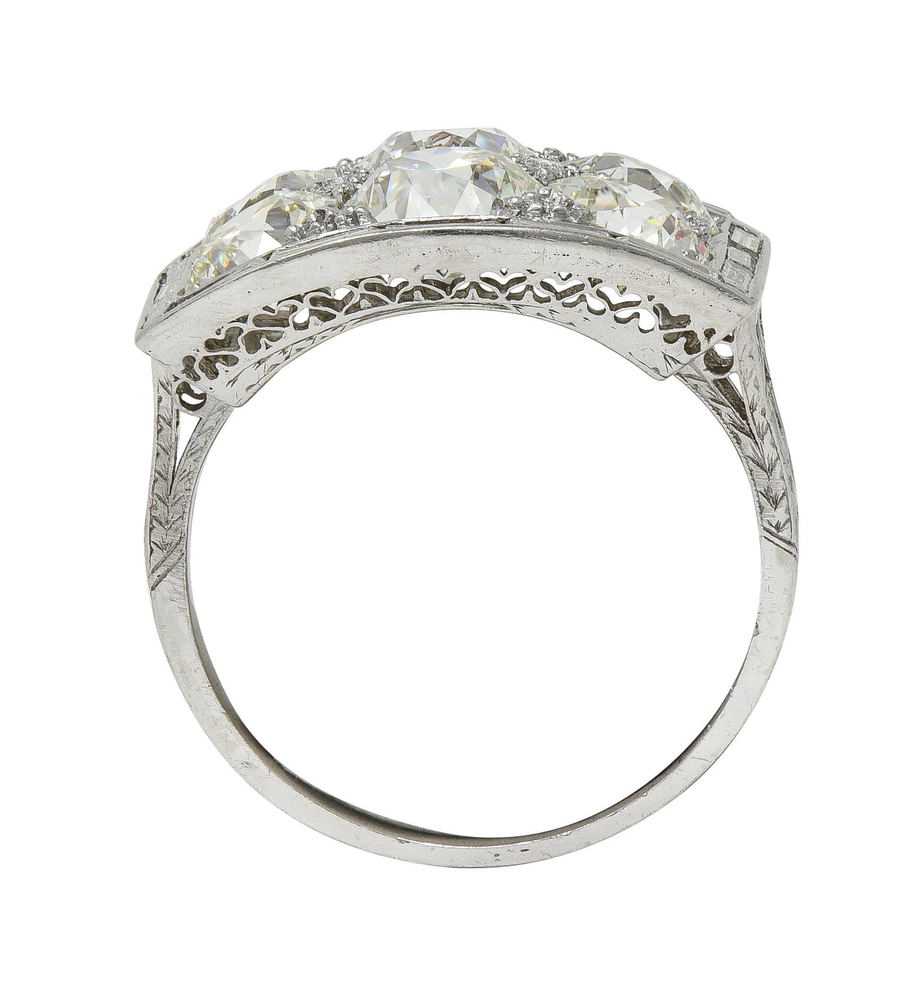 Anello a cuore antico in platino con diamante antico taglio europeo 9,00 CTW in vendita 5