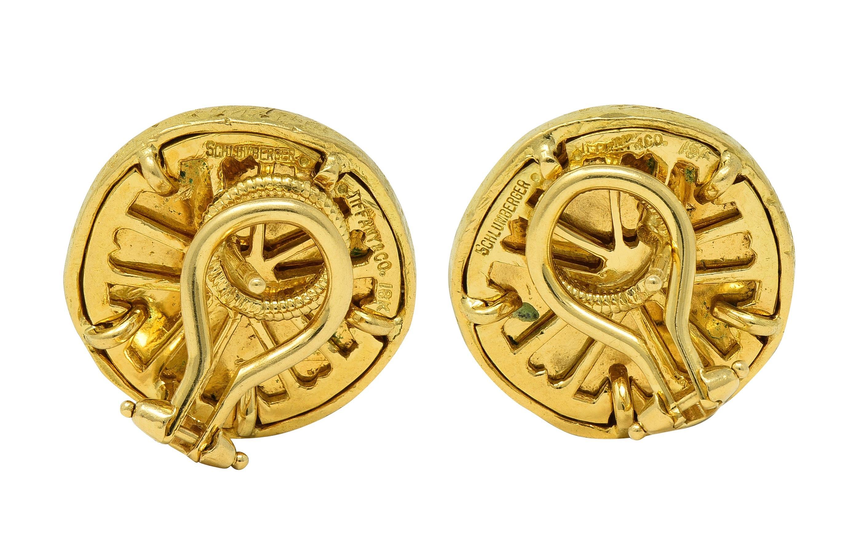 Schlumberger Tiffany & Co. Boucles d'oreilles en émail et or 18K avec pince en forme de dollar des sables. Excellent état - En vente à Philadelphia, PA