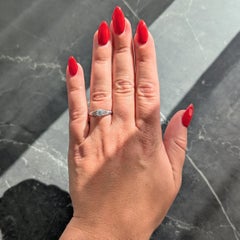 Art-Déco-Verlobungsring aus Platin im Vintage-Stil mit einem 0,47-Karat-Diamanten und orangefarbenen Blüten