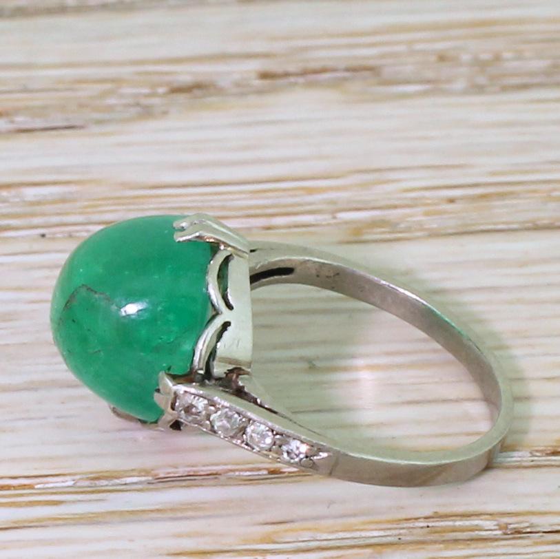 Round Cut Art Deco 5.69 Carat Colombian Cabochon Emerald Platinum Ring
