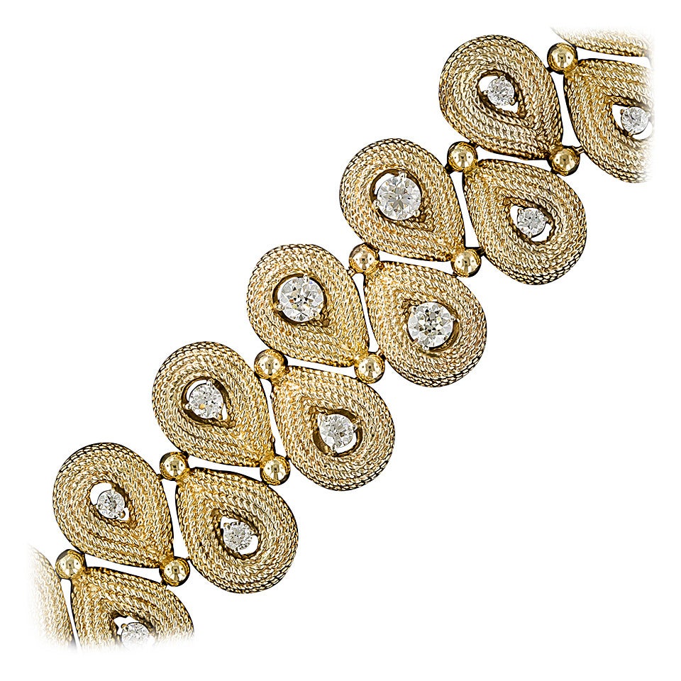 Diamond Gold Pear-Shaped Link Bracelet For Sale
