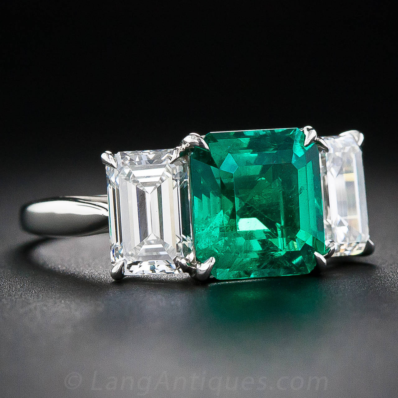 Fine 2.75 Carat Emerald Diamond Platinum Ring In Excellent Condition In San Francisco, CA