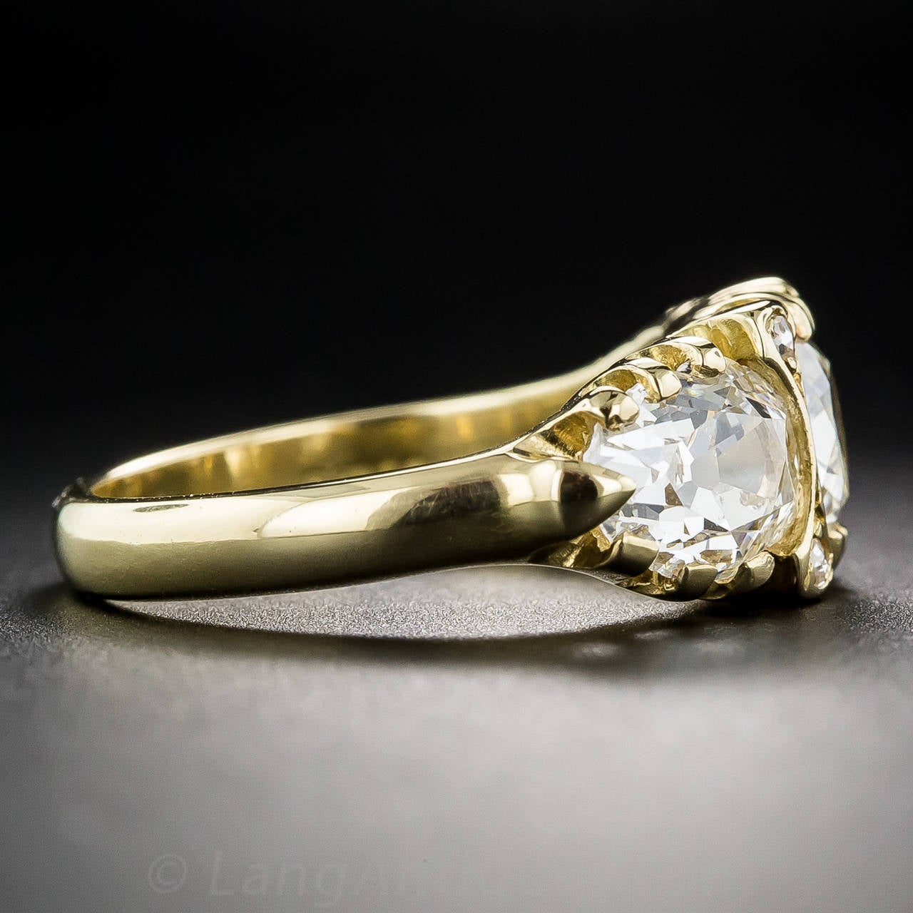 2.66 Carat English Three-Stone Diamond Gold Ring In Excellent Condition For Sale In San Francisco, CA