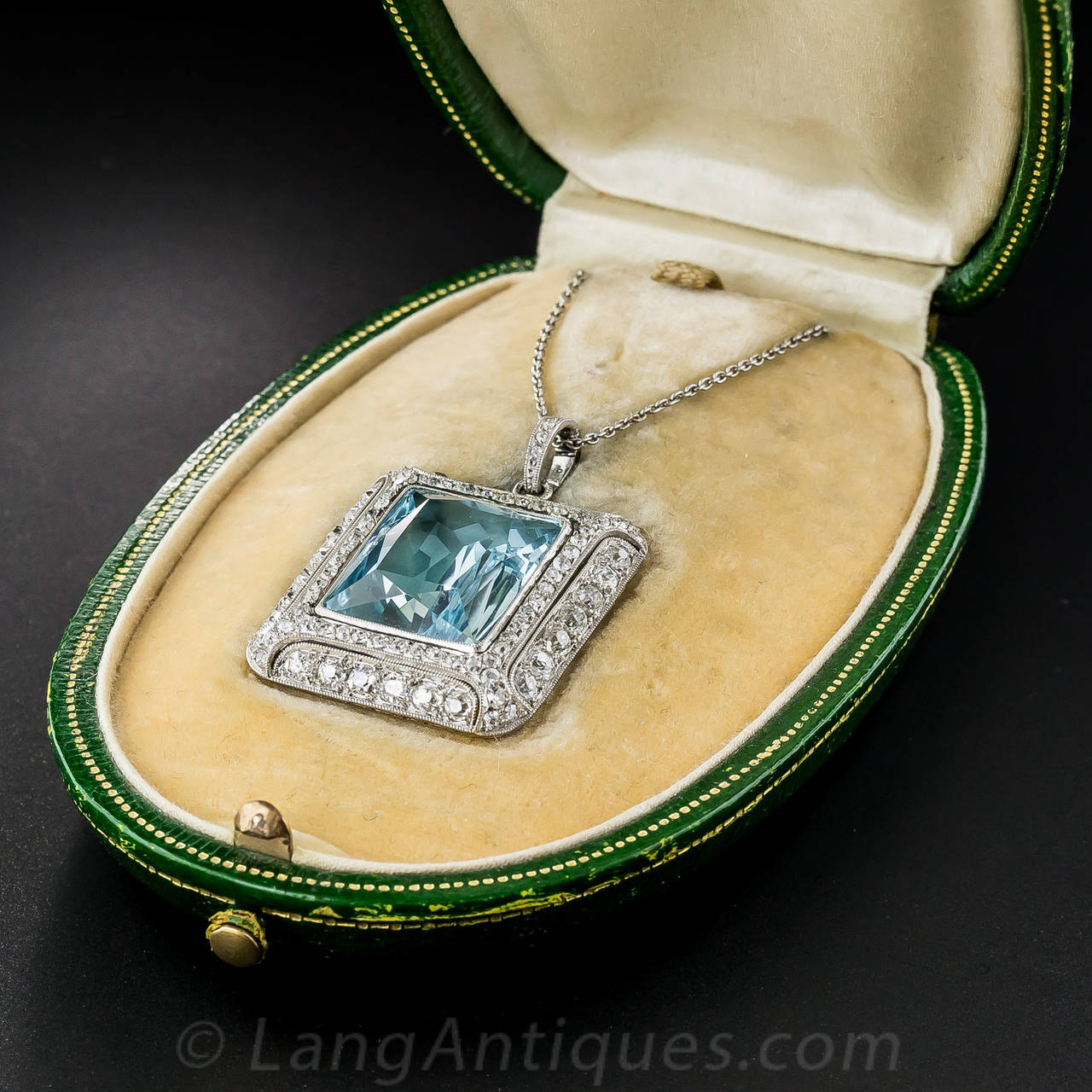 Art Deco Aquamarine Diamond Platinum Necklace/Brooch In Excellent Condition In San Francisco, CA