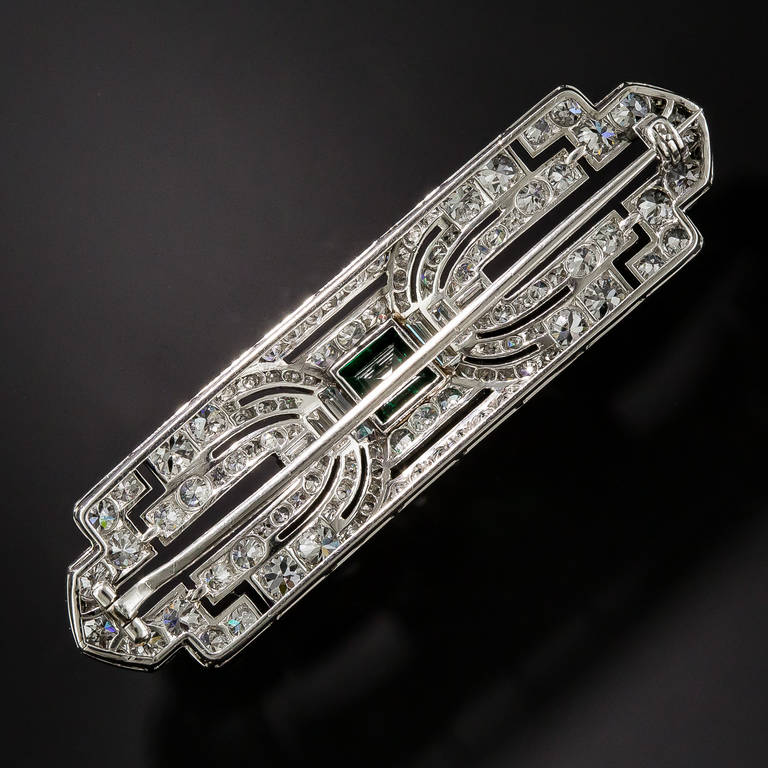Art Deco Fine Gem Emerald Diamond Platinum Brooch In Excellent Condition For Sale In San Francisco, CA