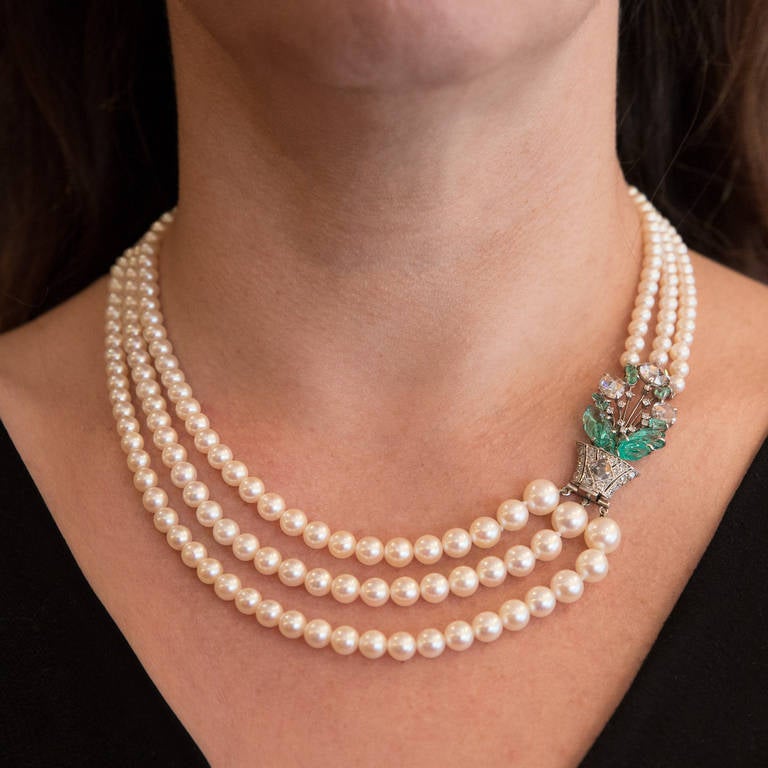 Boucheron Pearl Neckace with Carved Emerald and Diamond Clasp 1
