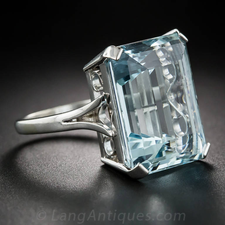 Aquamarine White Gold Cocktail Ring In Excellent Condition For Sale In San Francisco, CA
