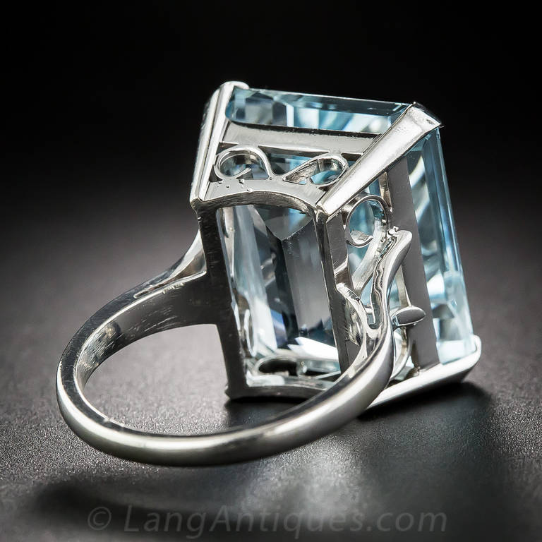 Aquamarine White Gold Cocktail Ring For Sale 1