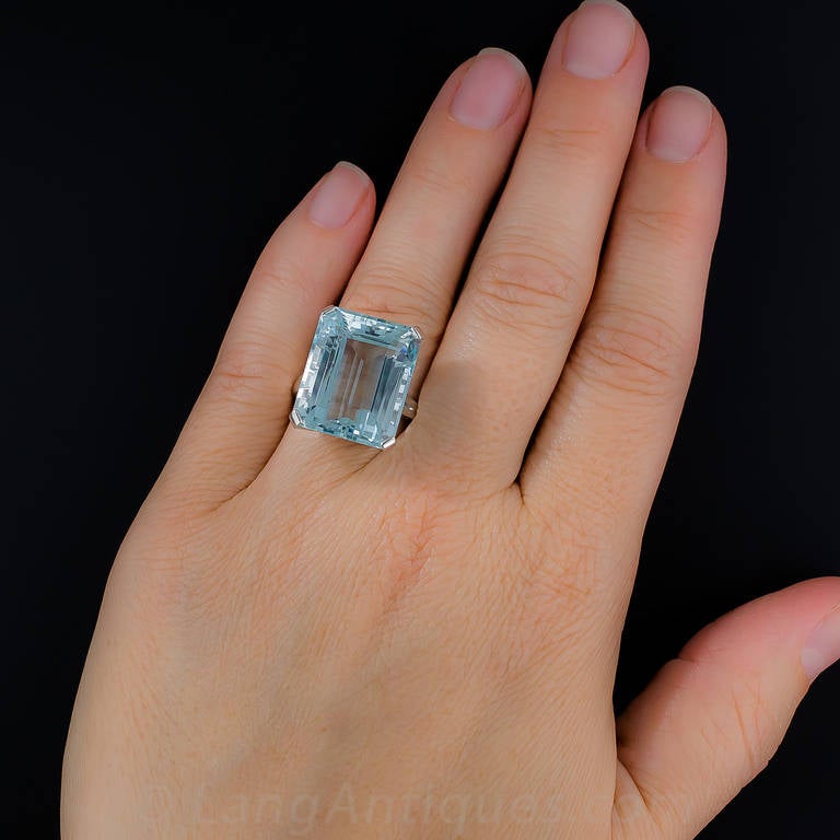 Aquamarine White Gold Cocktail Ring For Sale 3