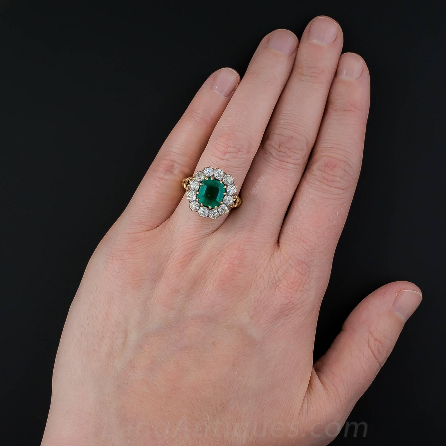 Victorian 2.75 Carat Emerald Diamond Gold Cluster Ring For Sale 2