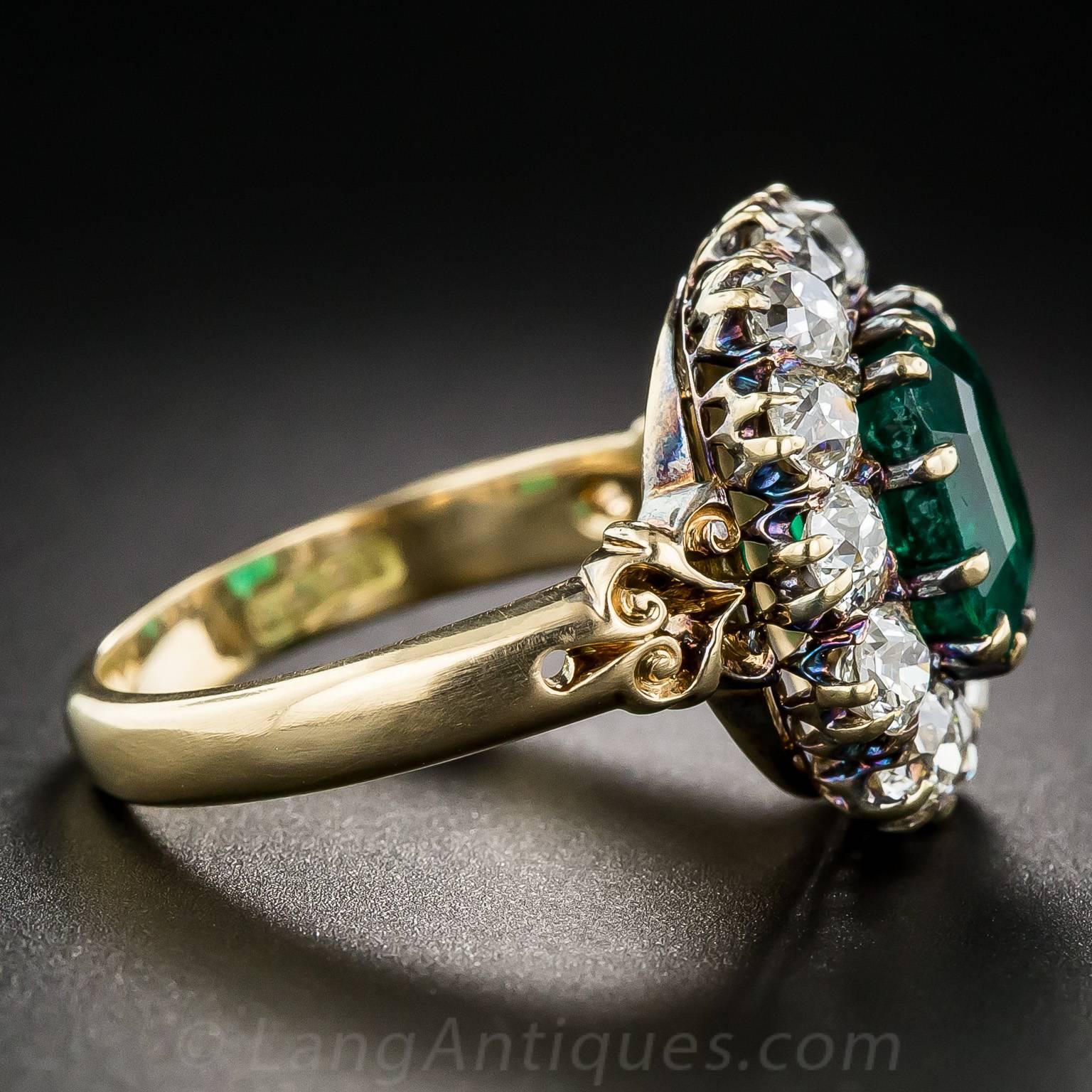 Victorian 2.75 Carat Emerald Diamond Gold Cluster Ring In Excellent Condition For Sale In San Francisco, CA